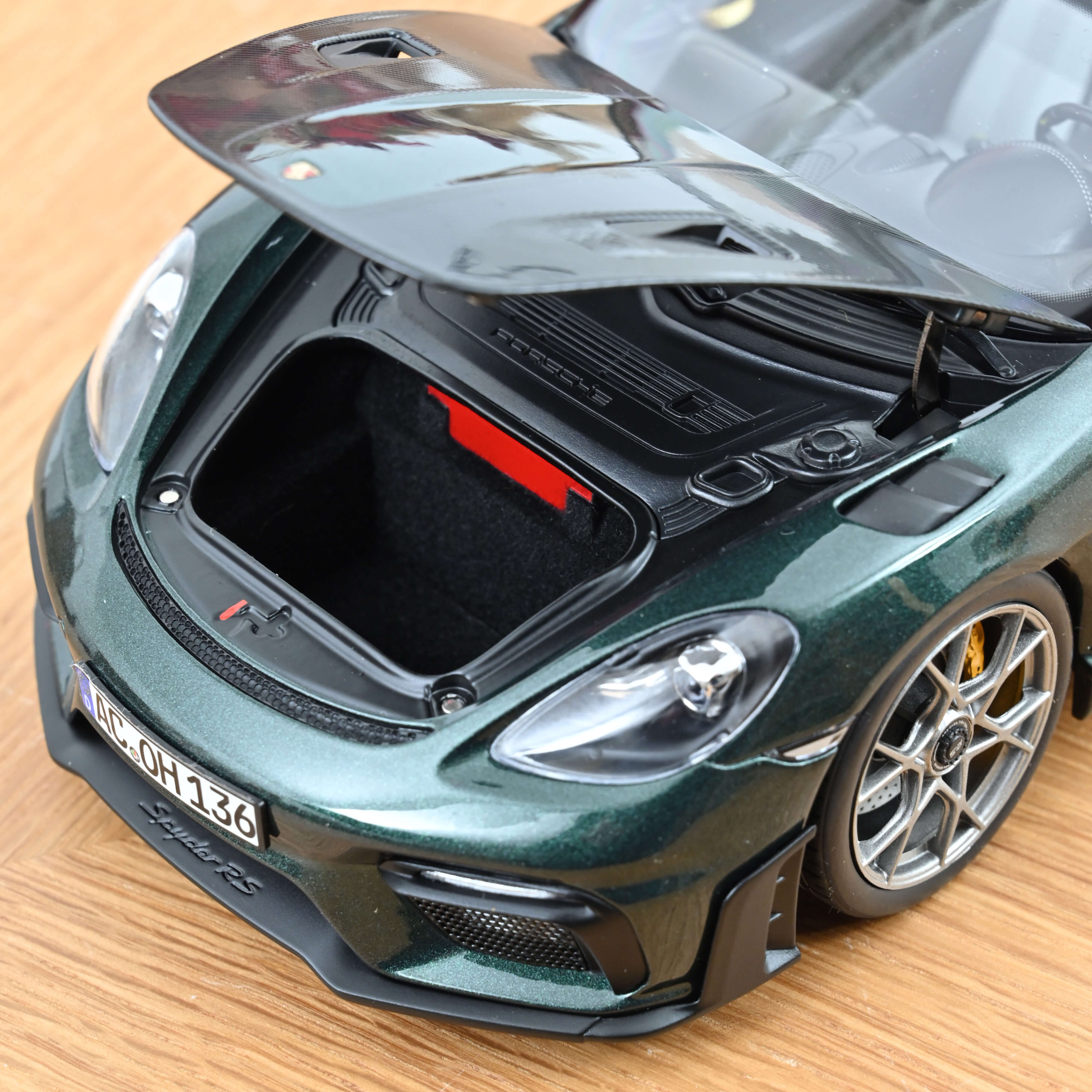 norev-porsche-718-spyder-rs-pack-weissach-2023-forest-green-metallic-1-18 image 5