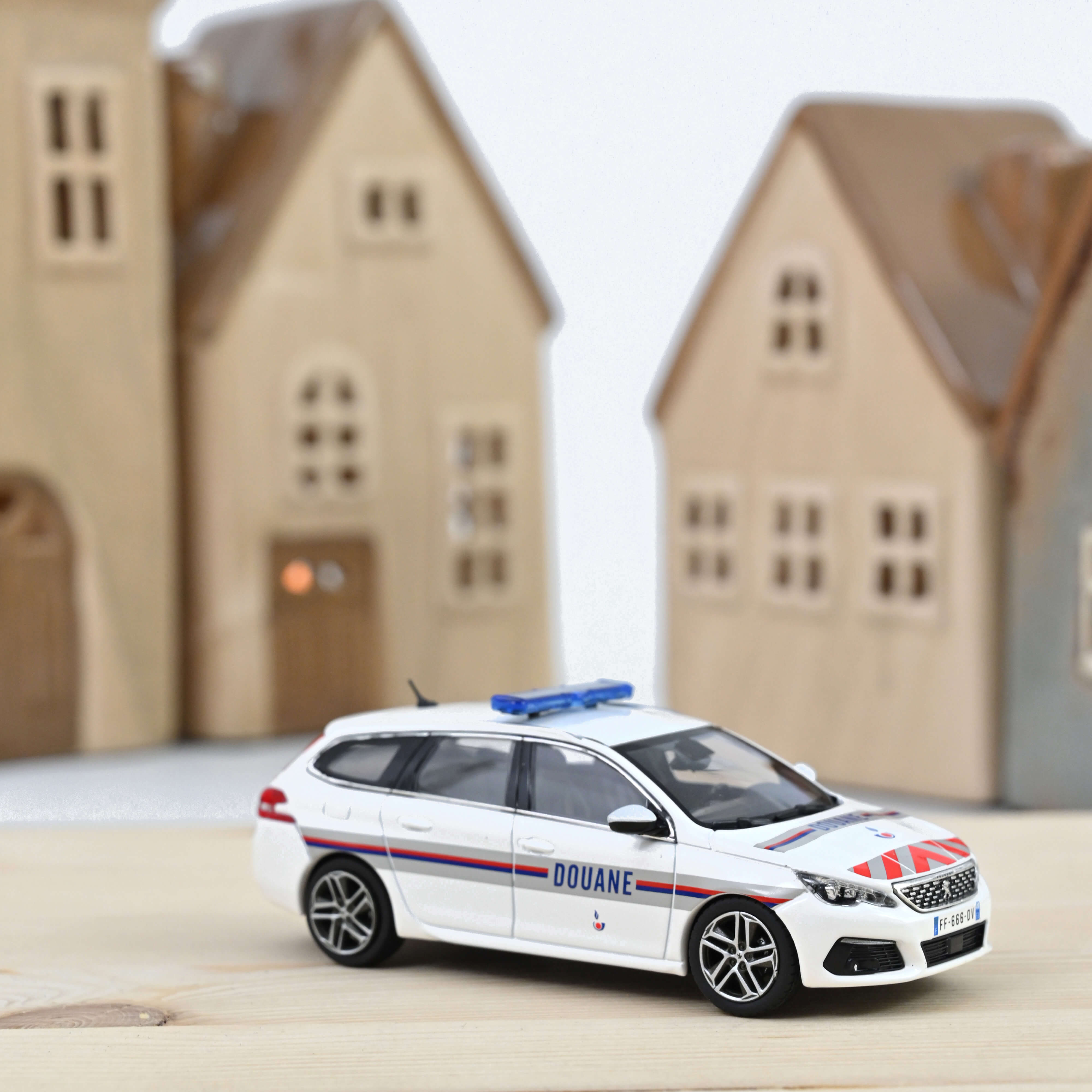 norev-peugeot-308-sw-2018-douanes-1-43 image 1