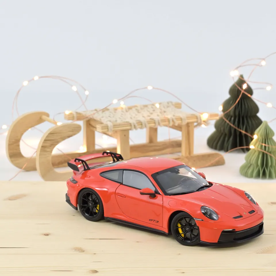 norev-porsche-911-gt3-2021-modellino-auto-1-18-arancione image 1
