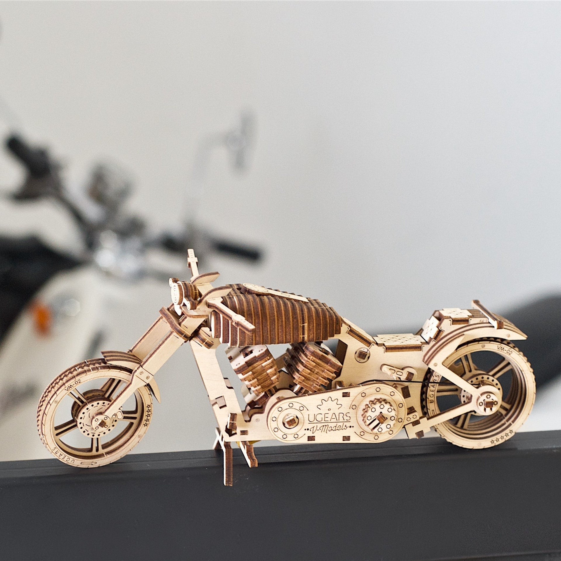 ugears-bike-vm-02-modellino-moto-cruiser-in-legno image 7