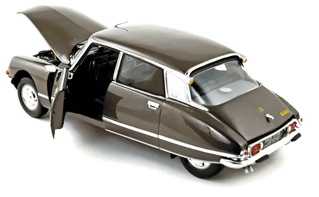 norev-citro-n-ds-23-pallas-1972-modellino-auto-1-18-marrone-scarabeo image 1