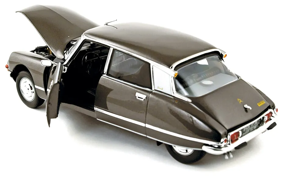 norev-citro-n-ds-23-pallas-1972-modellino-auto-1-18-marrone-scarabeo image 1