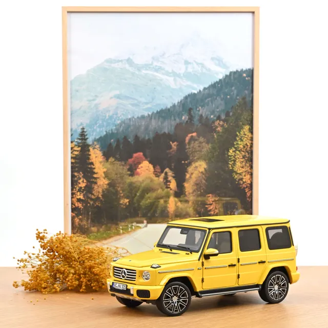 norev-mercedes-benz-classe-g-2024-jaune-soleil-modellino-1-18 image 1