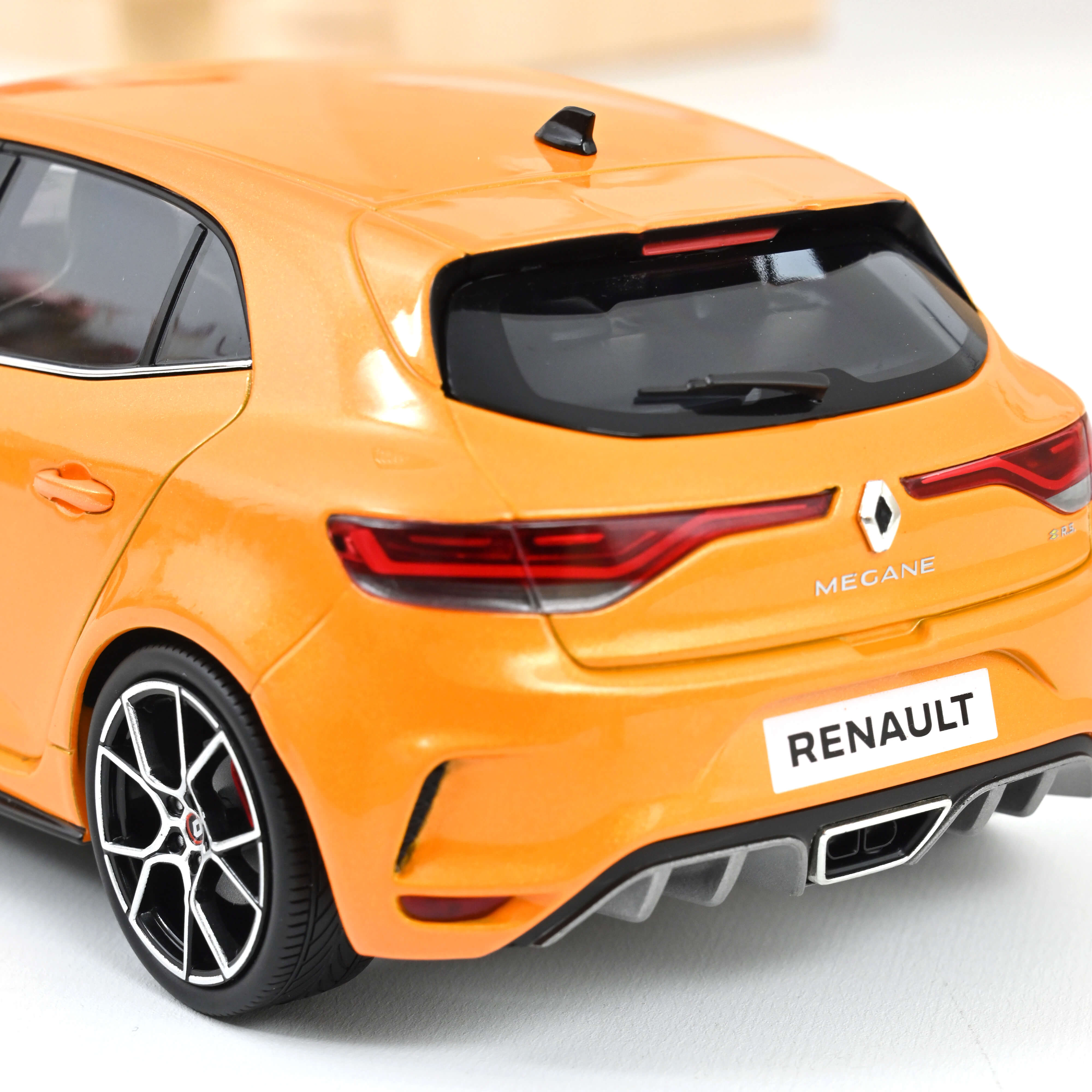 norev-renault-m-gane-r-s-trophy-2022-orange-tonique-1-18 image 4