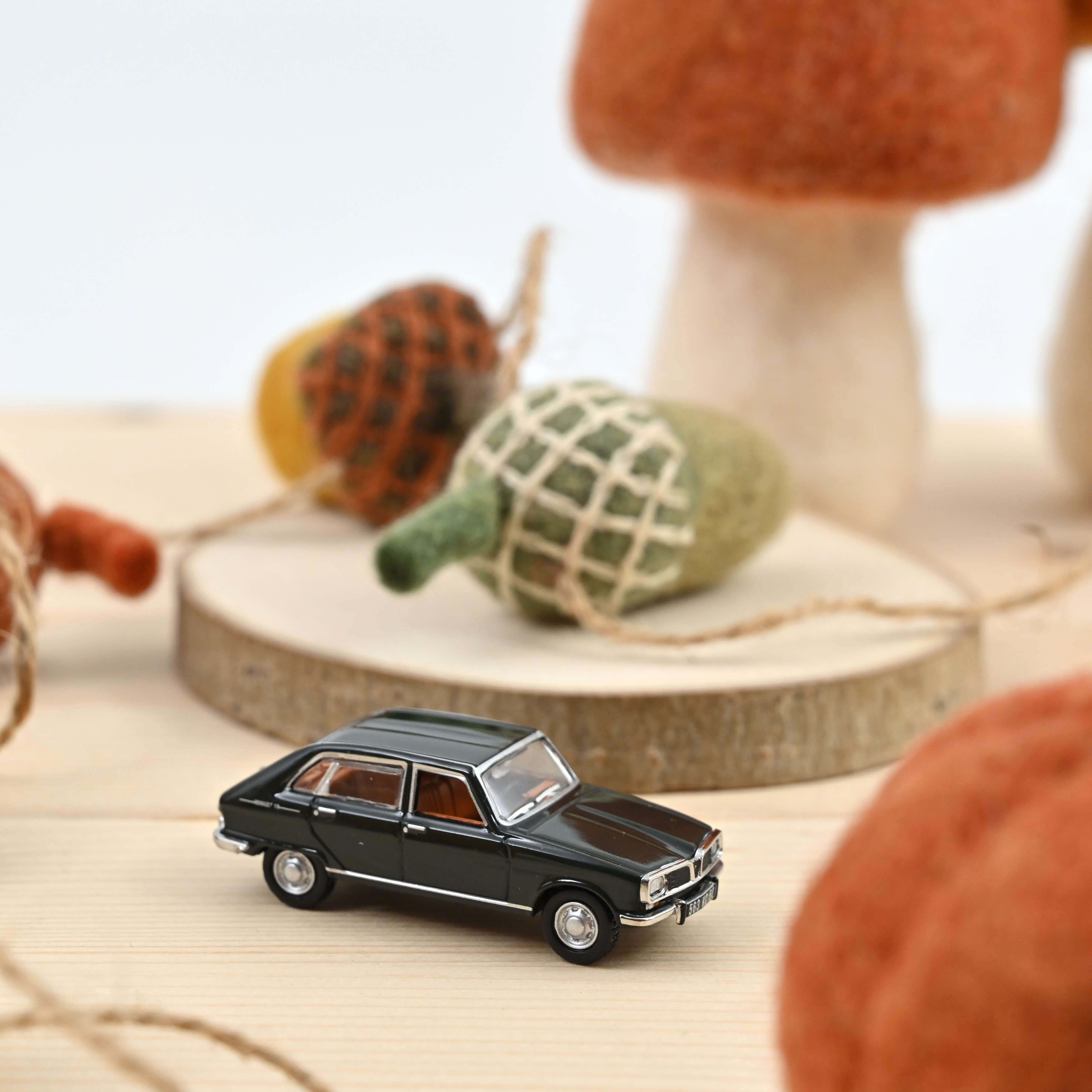 norev-renault-16-super-1967-verde-scuro-modellino-1-87 image 1