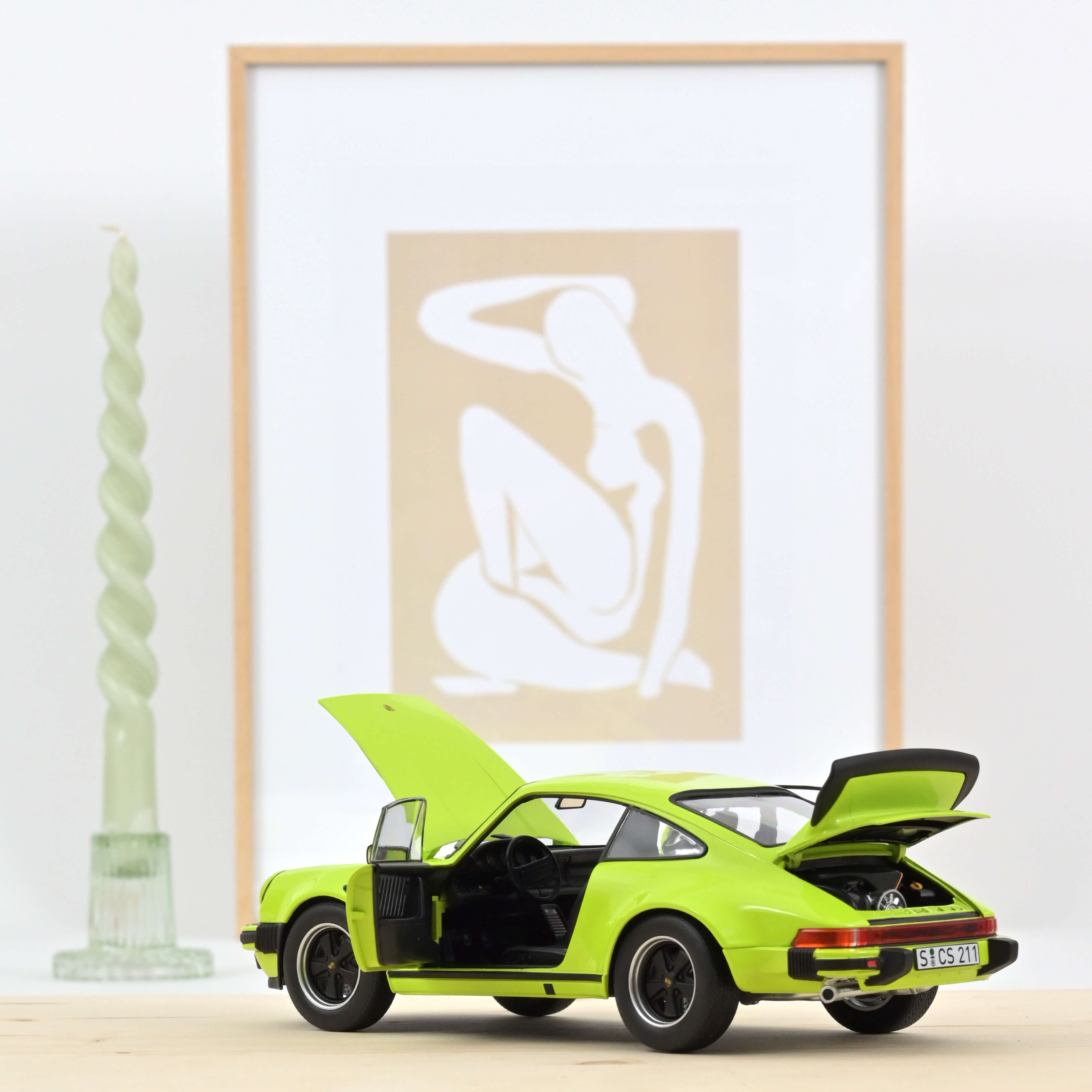 norev-porsche-911-turbo-3-0-1976-1-18-modellino-auto-verde-chiaro image 2