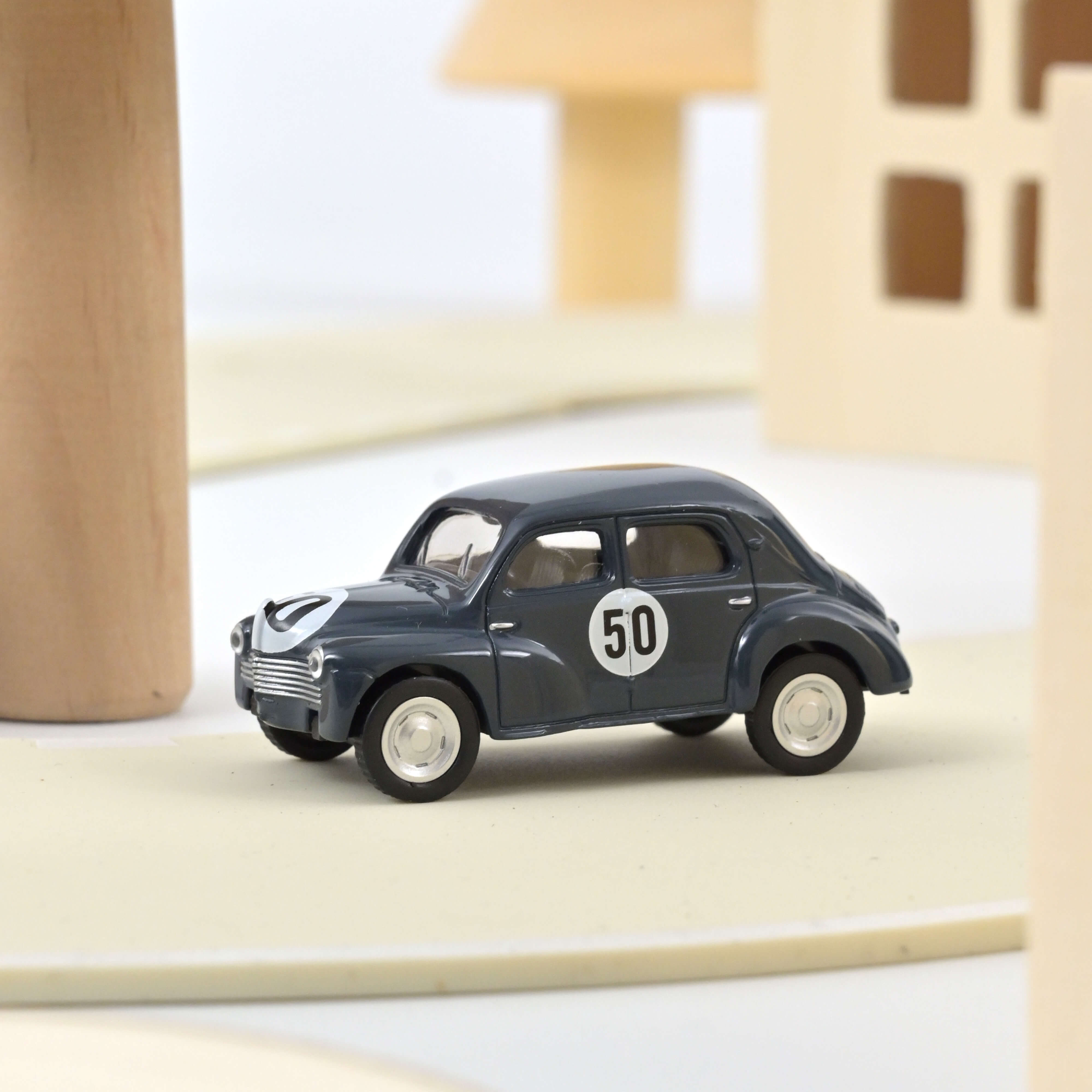 norev-renault-4cv-1951-racing-50-1-54-modellino-minijet-vintage image 1