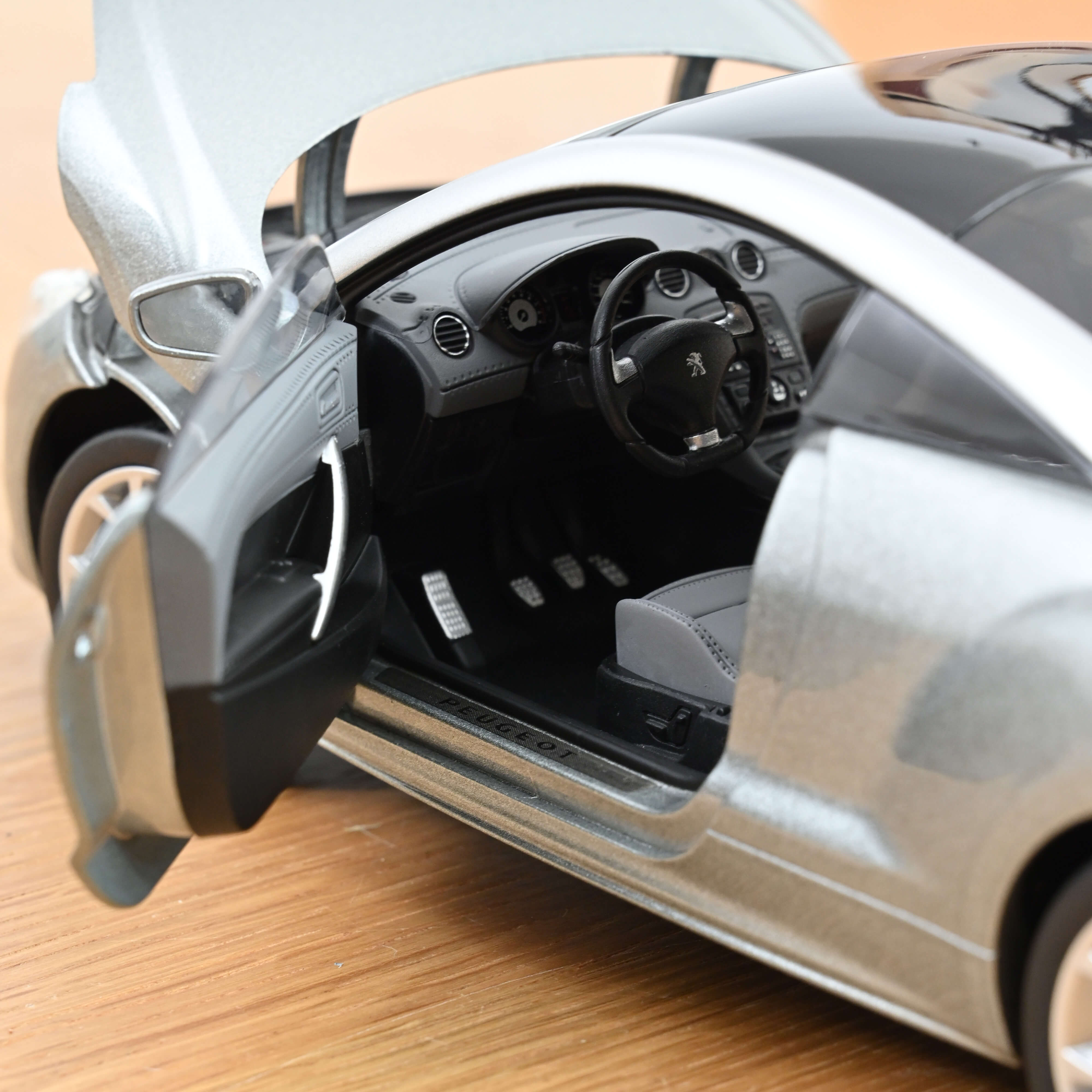 norev-peugeot-rcz-2010-gris-sidobre-1-18-modellino-auto-coup image 4
