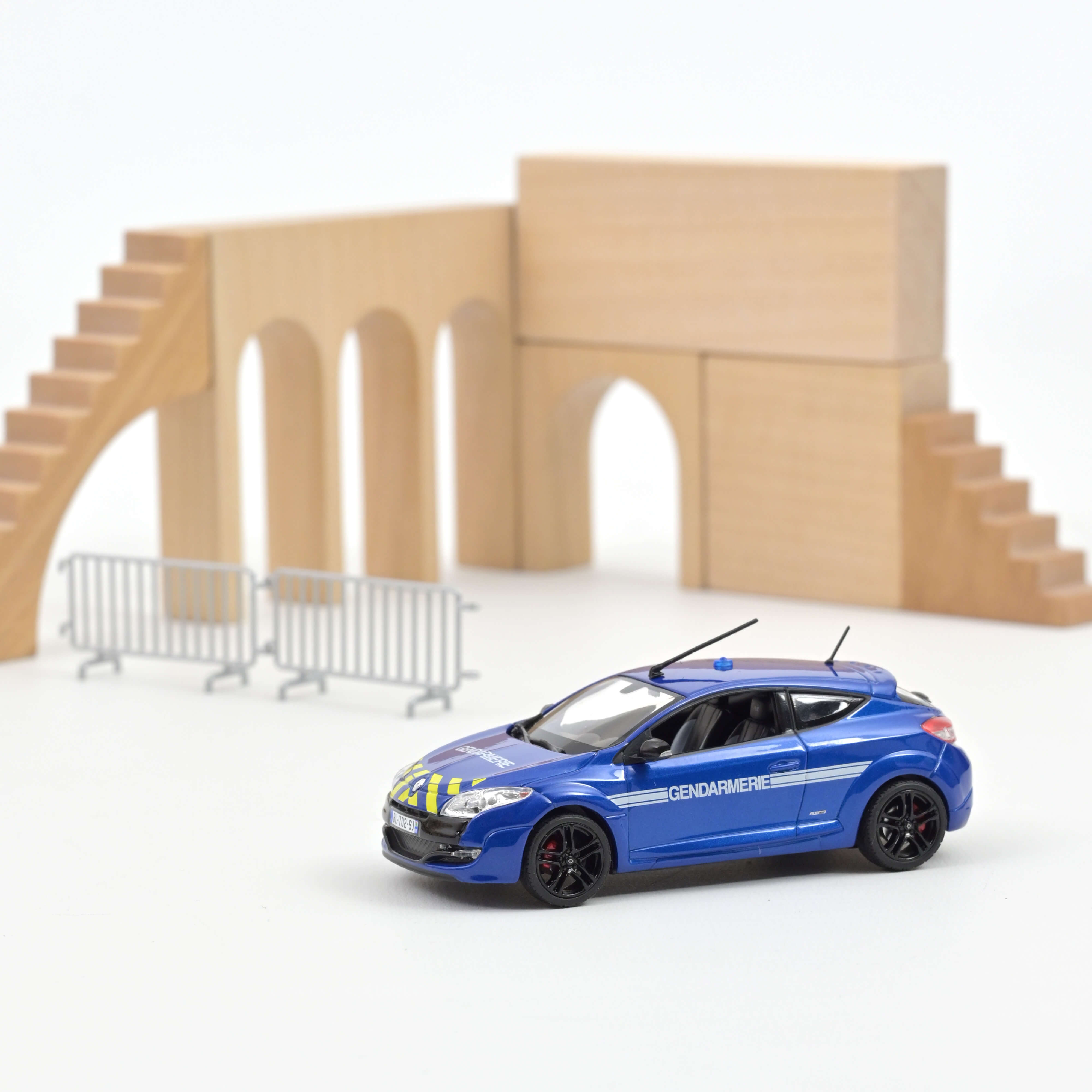 norev-renault-megane-r-s-2011-gendarmerie-modellino-auto-1-43 image 1