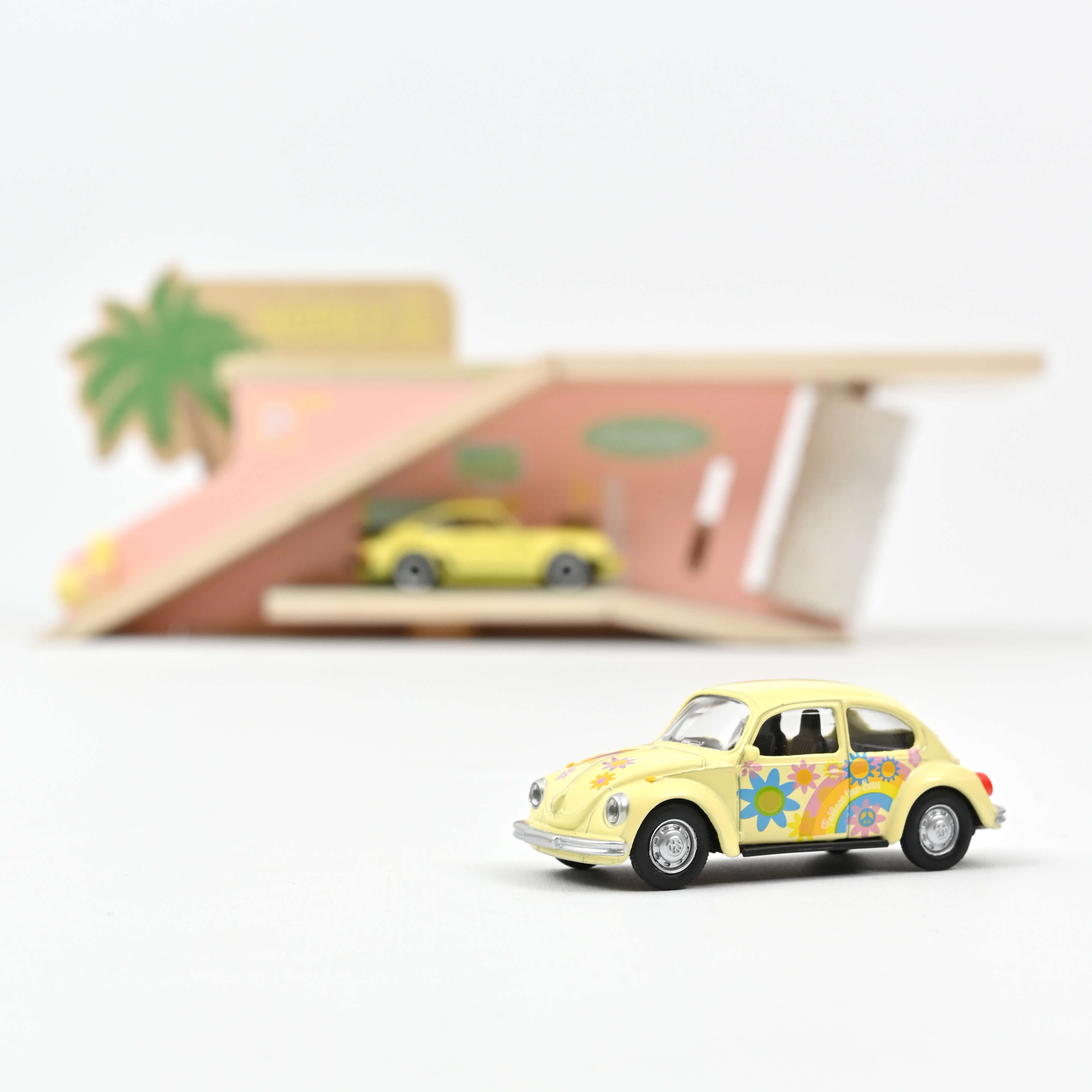 norev-vw-coccinelle-1303-1973-peace-and-love-modellino-auto-1-54 image 1