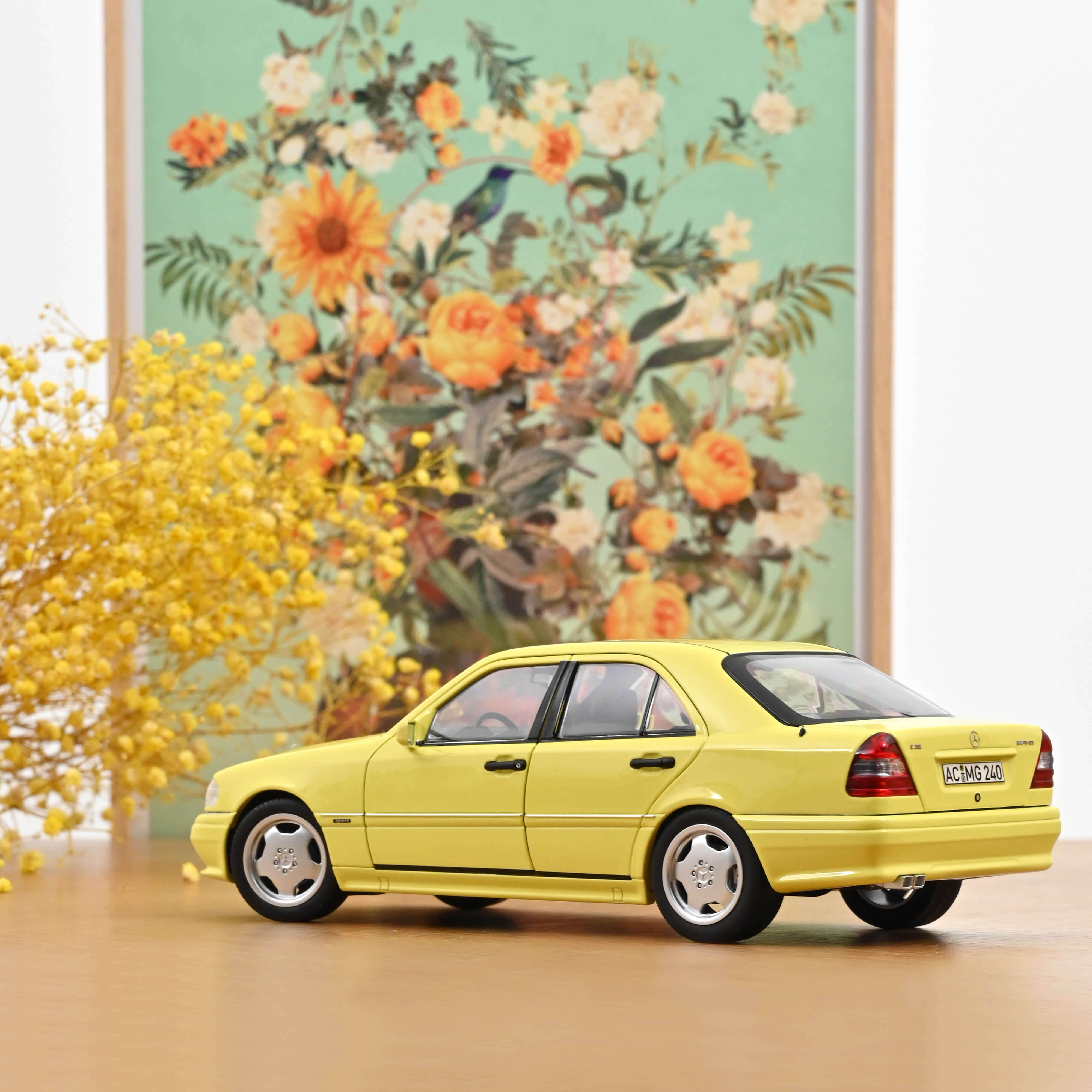 norev-mercedes-benz-c36-amg-1993-1-18-giallo-chiaro-200-pz image 3