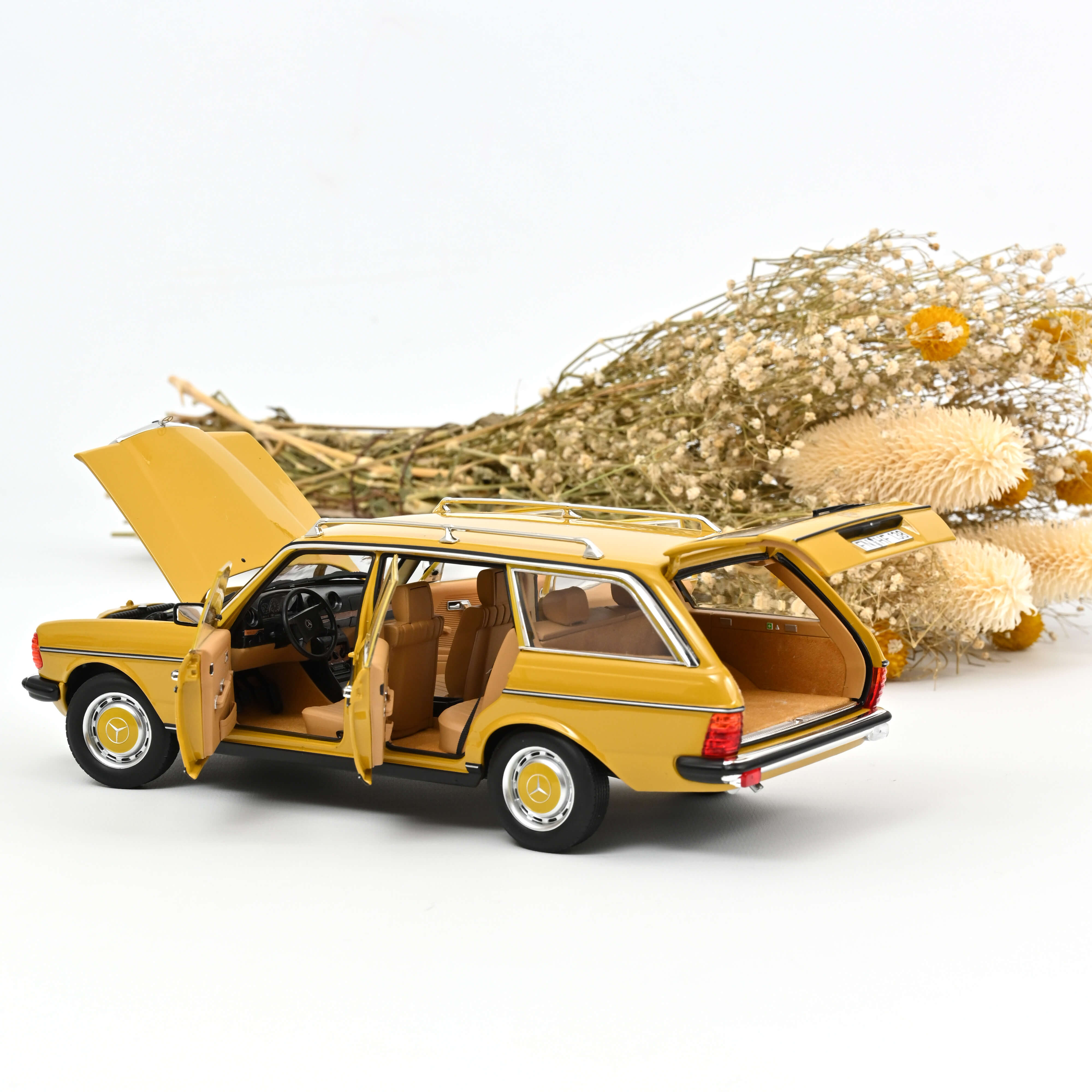 norev-mercedes-benz-200-t-1982-gialla-1-18-jet-car-youngtimer image 2