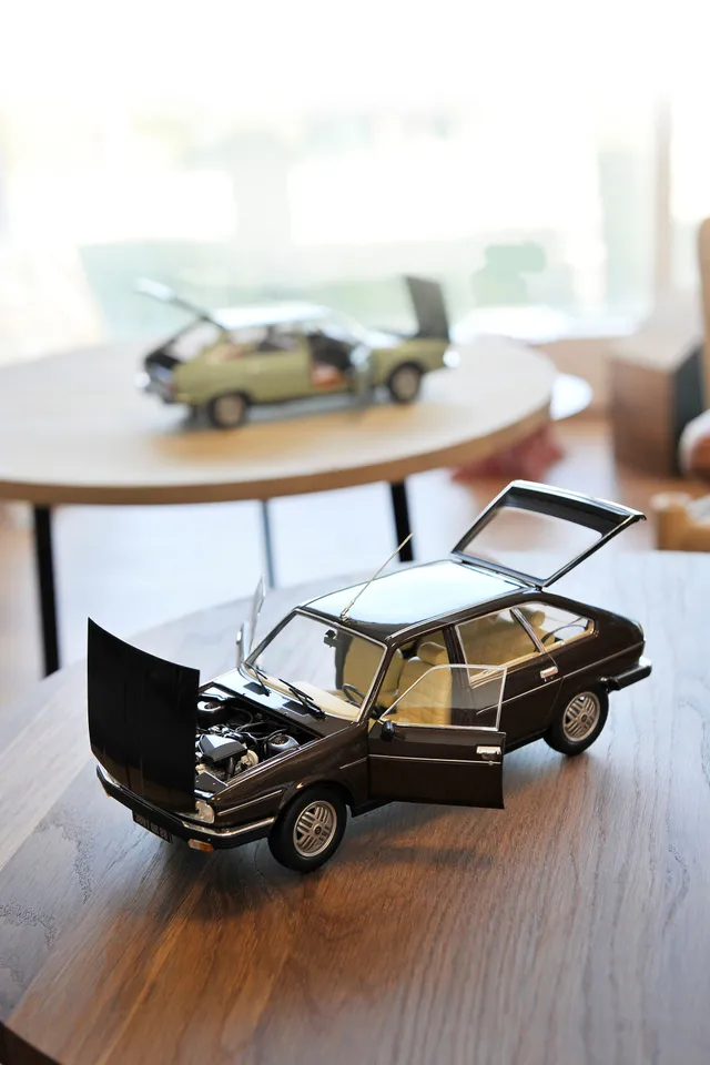 norev-renault-30-tx-1981-modellino-auto-1-18-bronzo-metallizzato image 1