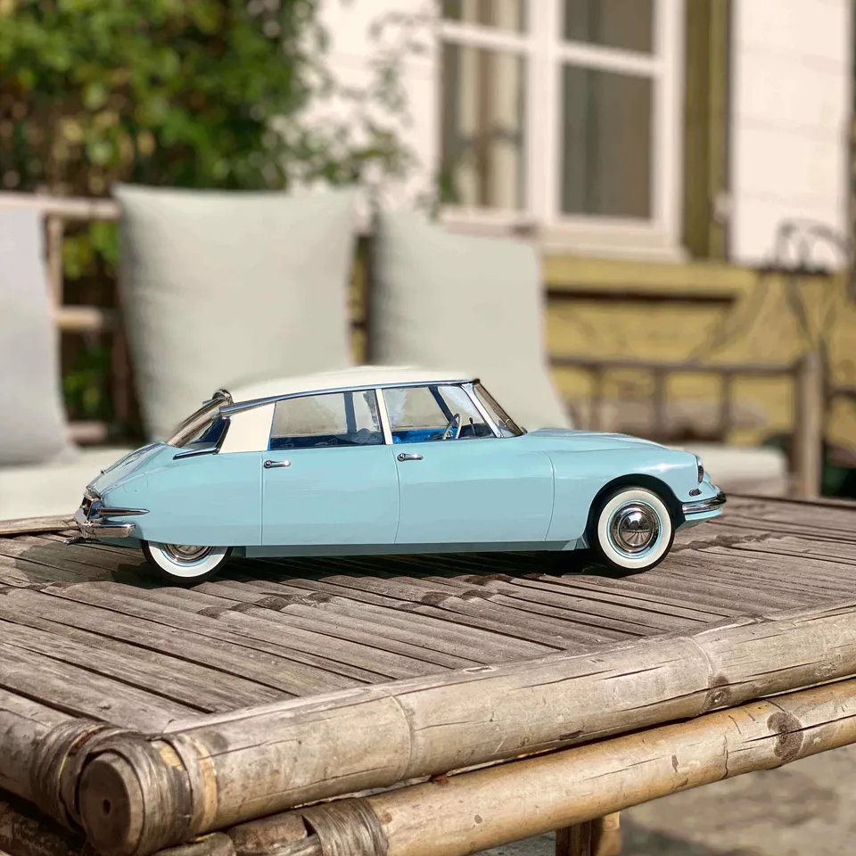 norev-citro-n-ds-19-1959-modellino-auto-1-12-bleu-nuage-e-blanc-carrare image 1