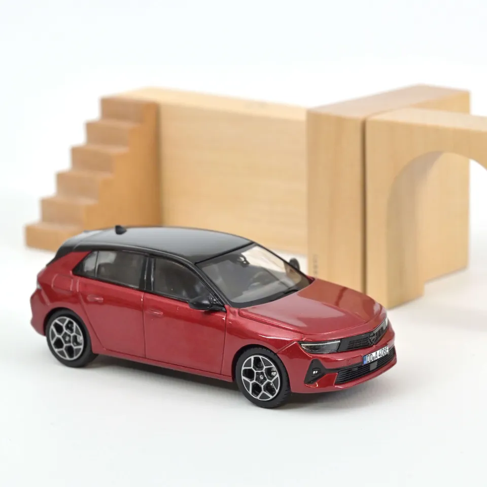 norev-opel-astra-2022-modellino-auto-1-43-rouge-m-tallis image 1