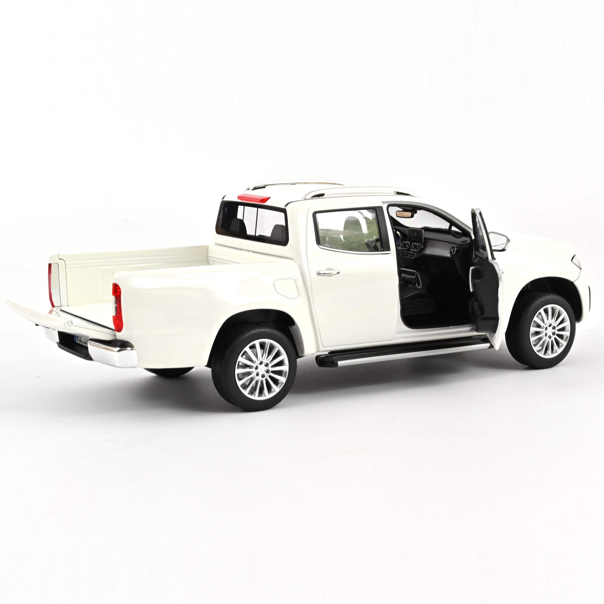norev-mercedes-benz-x-class-2017-white-pick-up-1-18 image 1