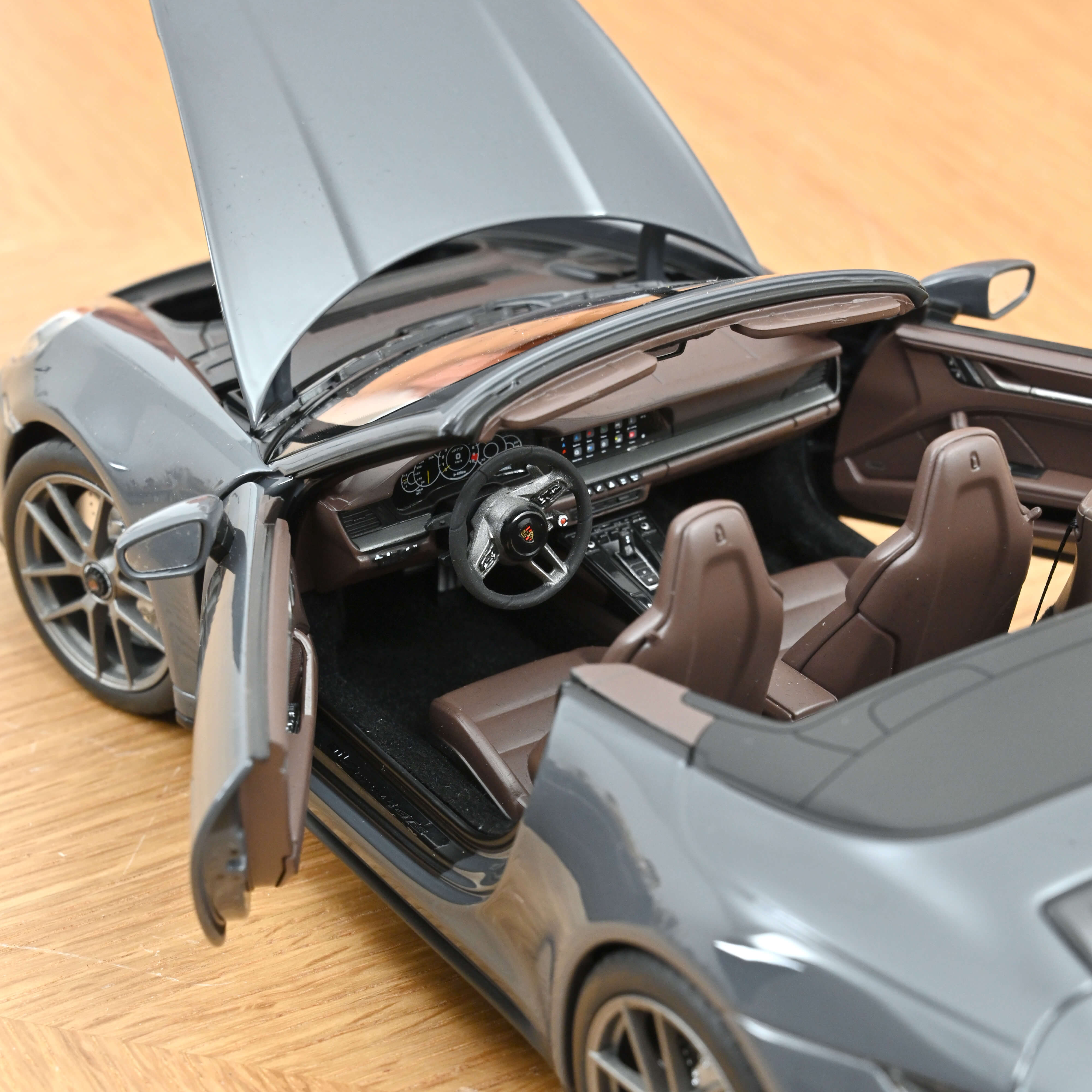 norev-porsche-911-carrera-cabriolet-2025-slate-grey-neo-1-18-200-pcs image 4