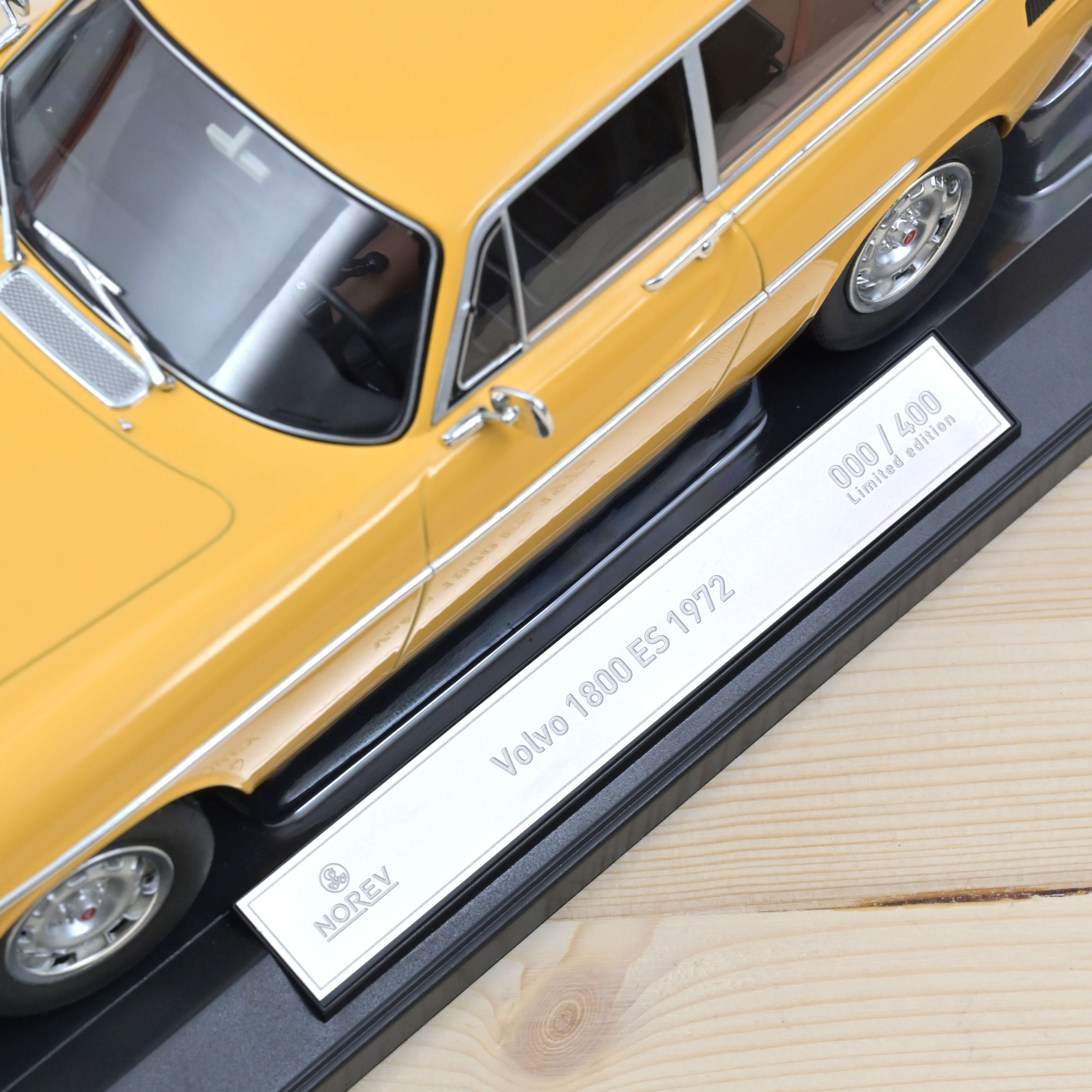 norev-volvo-1800-es-versione-usa-1972-giallo-sole-1-18-edizione-400-pz image 4