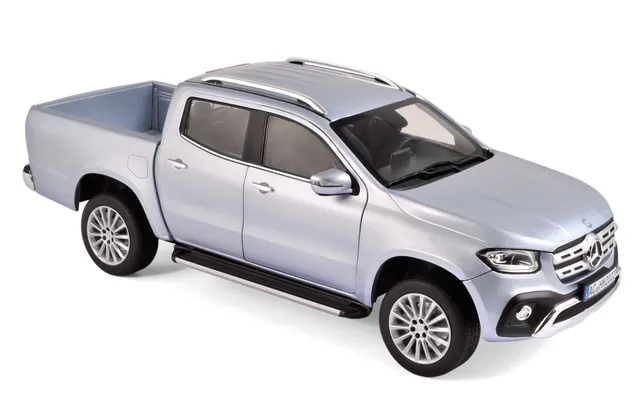 norev-mercedes-benz-classe-x-2017-argento-modellino-pick-up-1-18 image 1