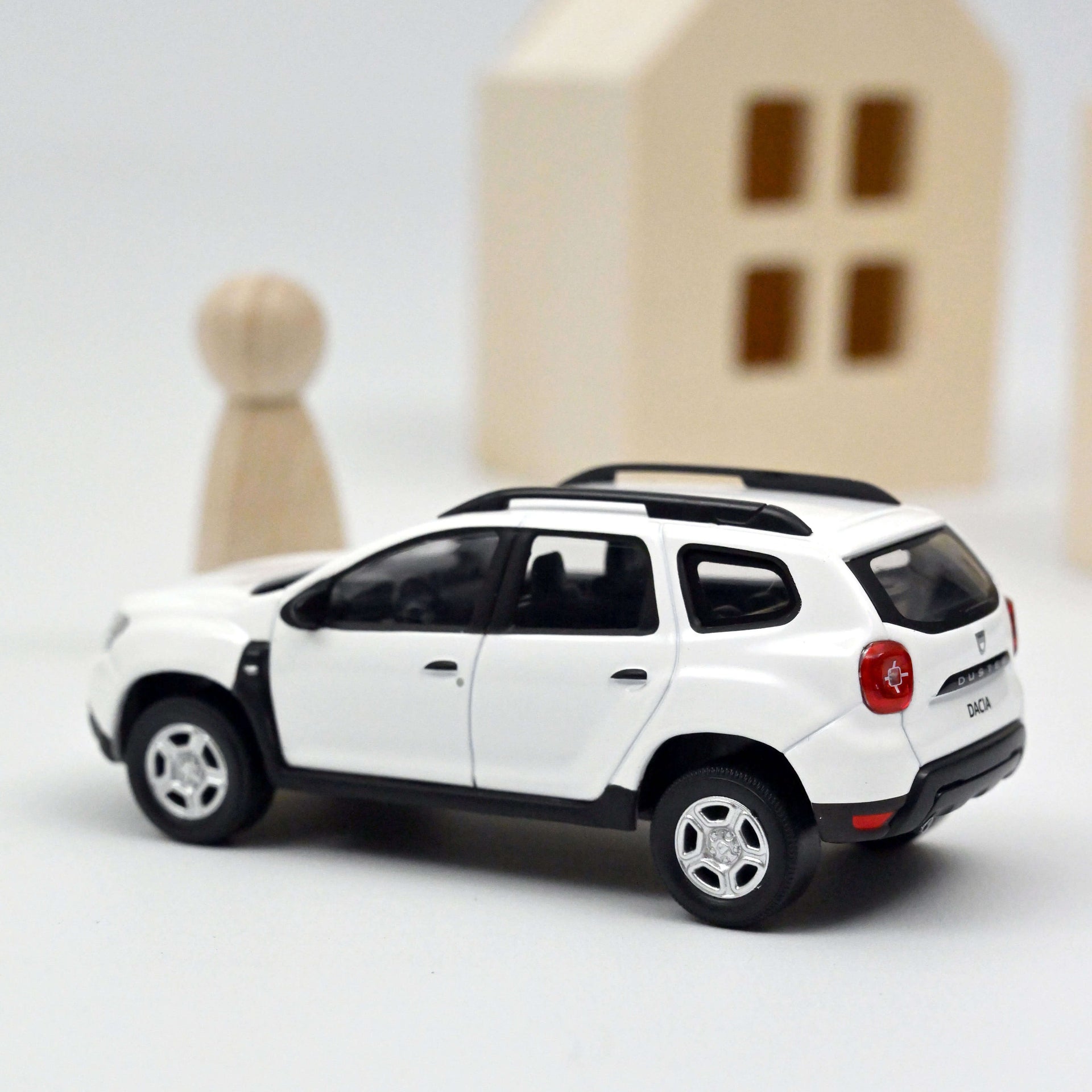 norev-dacia-duster-2017-bianca-modellino-1-43 image 1