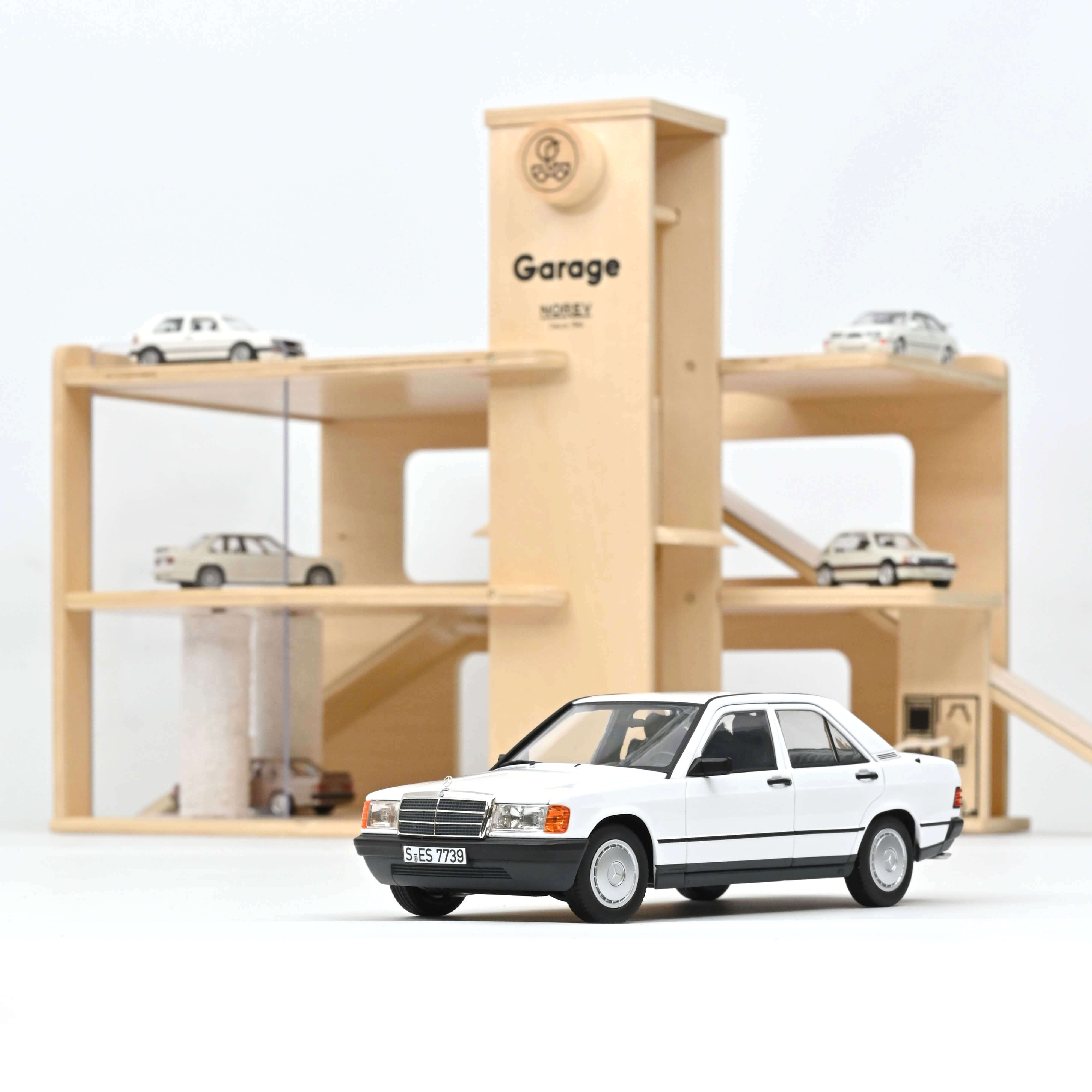 norev-mercedes-benz-190-e-1984-bianca-modellino-auto-1-18 image 1