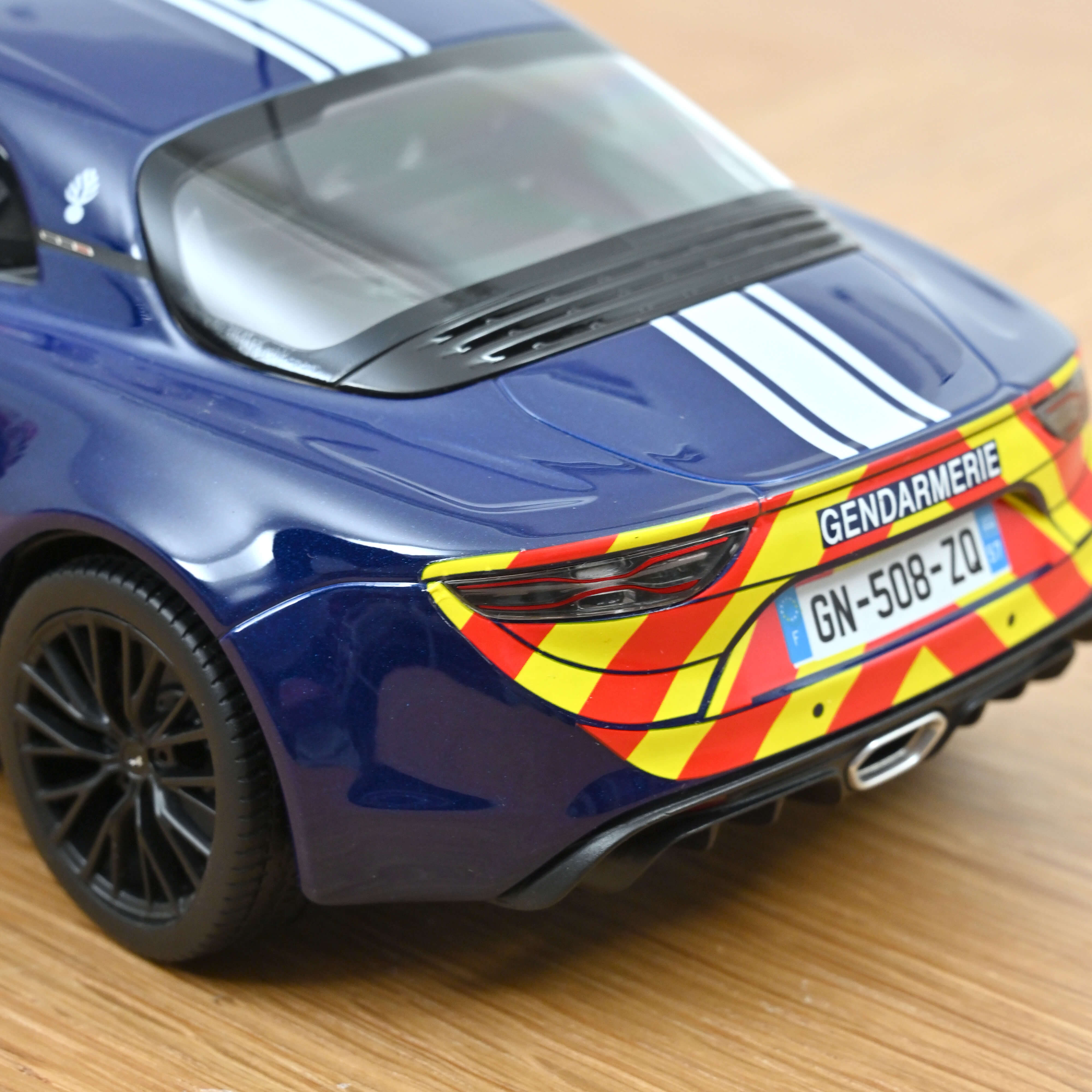 norev-alpine-a110-s-2023-gendarmerie-modellino-auto-1-18 image 4