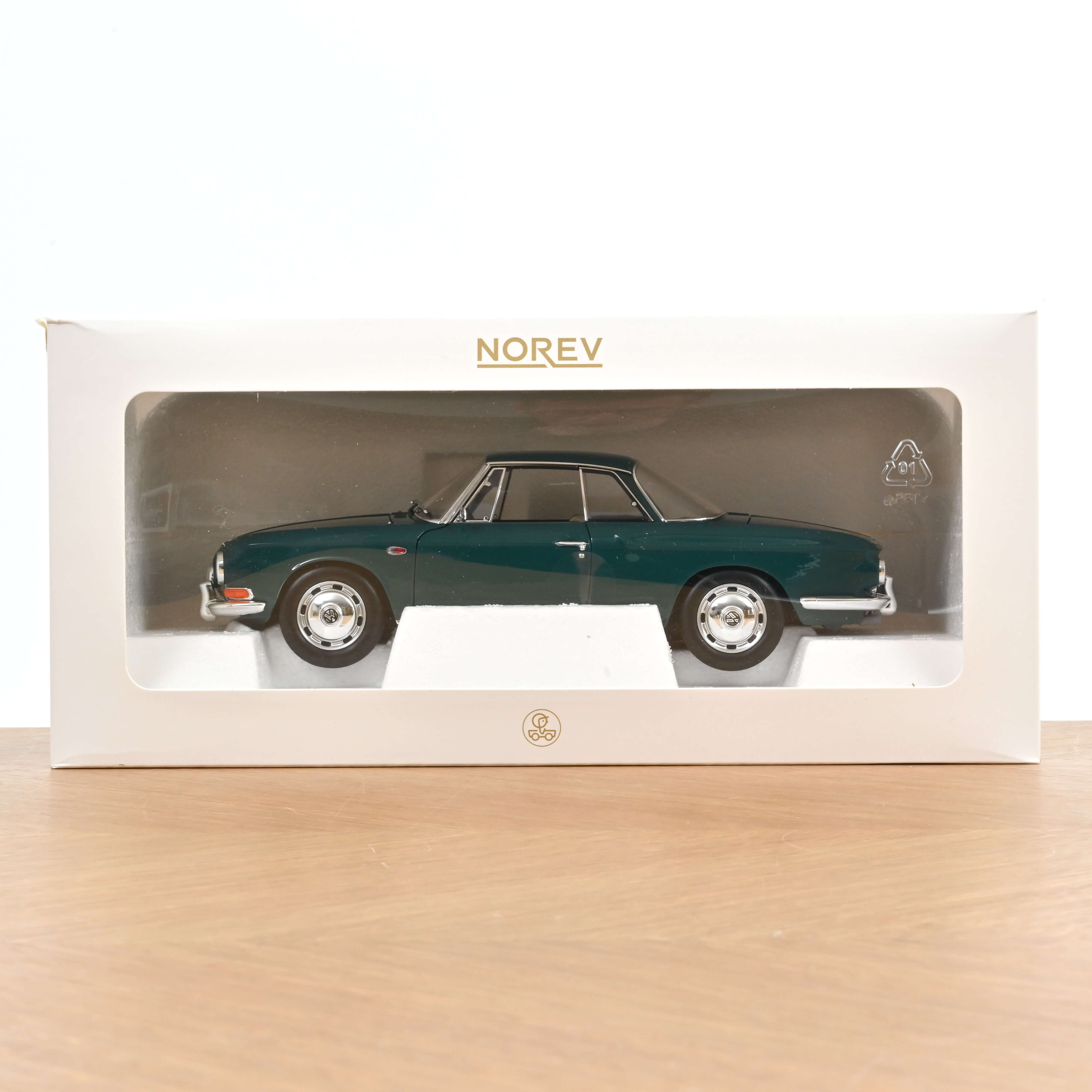 norev-vw-karmann-ghia-1500-1963-modellino-auto-1-18-verde-smeraldo image 7