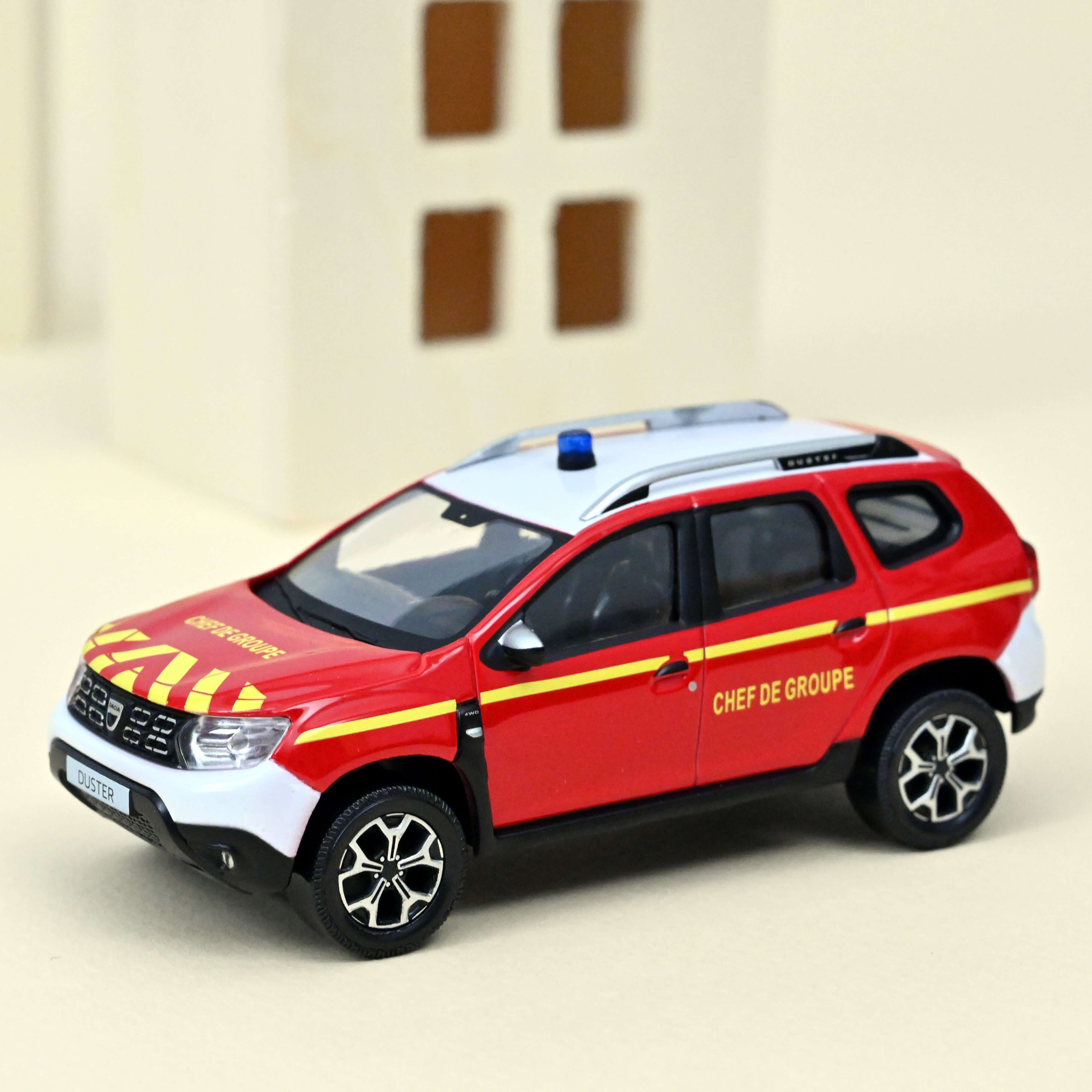 norev-dacia-duster-2018-pompiers-chef-de-groupe-modellino-1-43 image 1