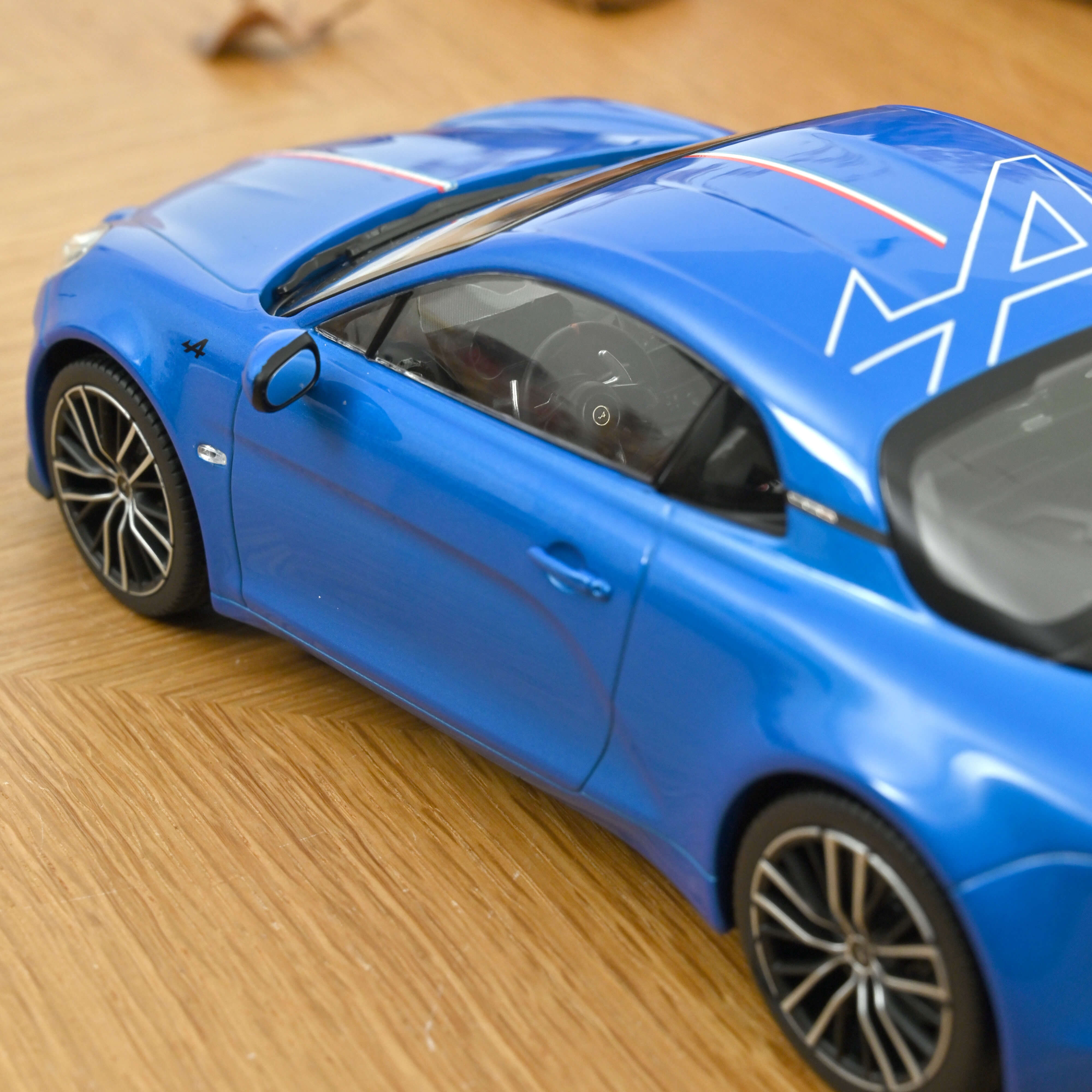 norev-alpine-a110-s-kit-a-ro-french-signature-2023-bleu-alpine-modellino-1-18-11 image 3
