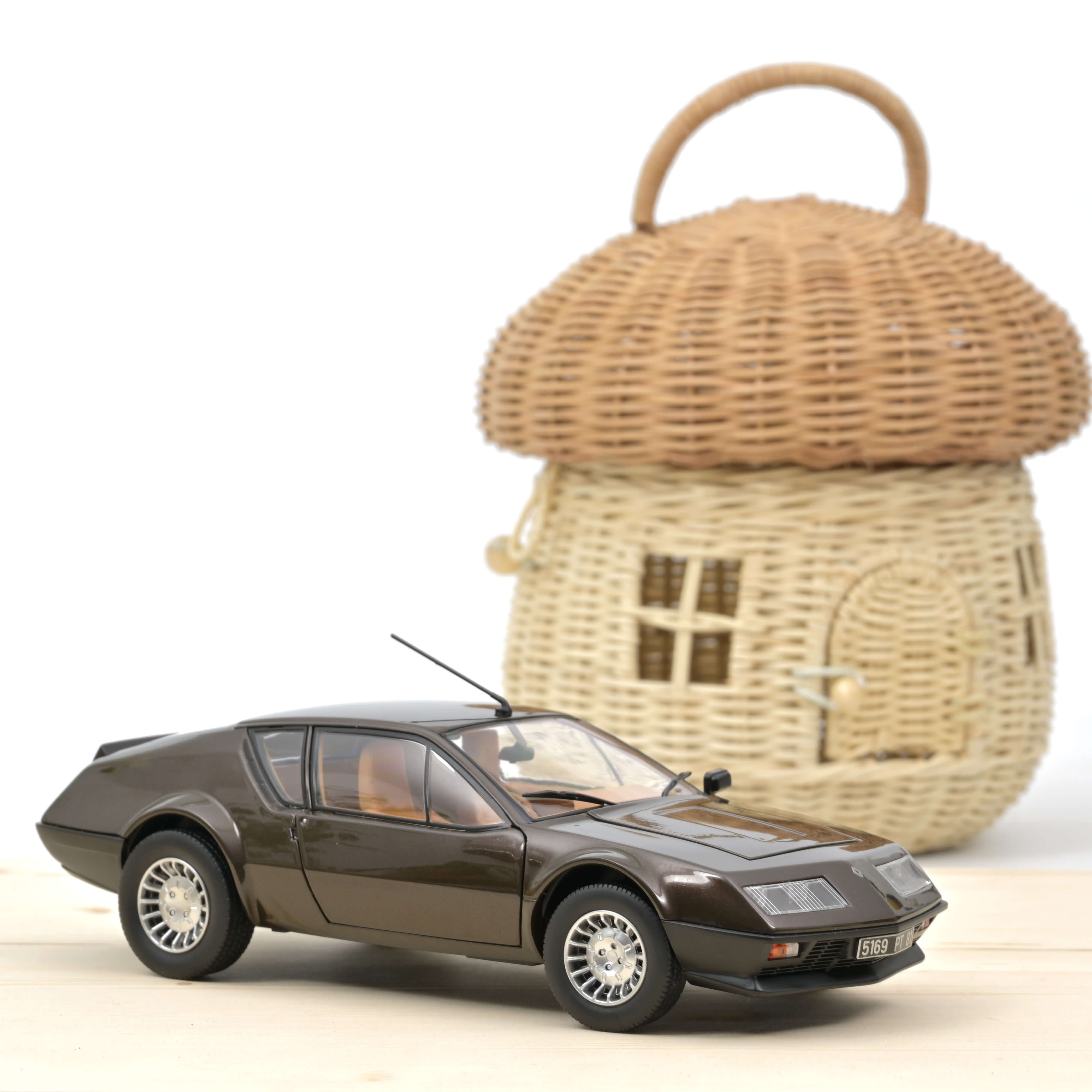 norev-alpine-a310-v6-1981-marron-m-tallis-modellino-auto-1-18-200-pz image 1