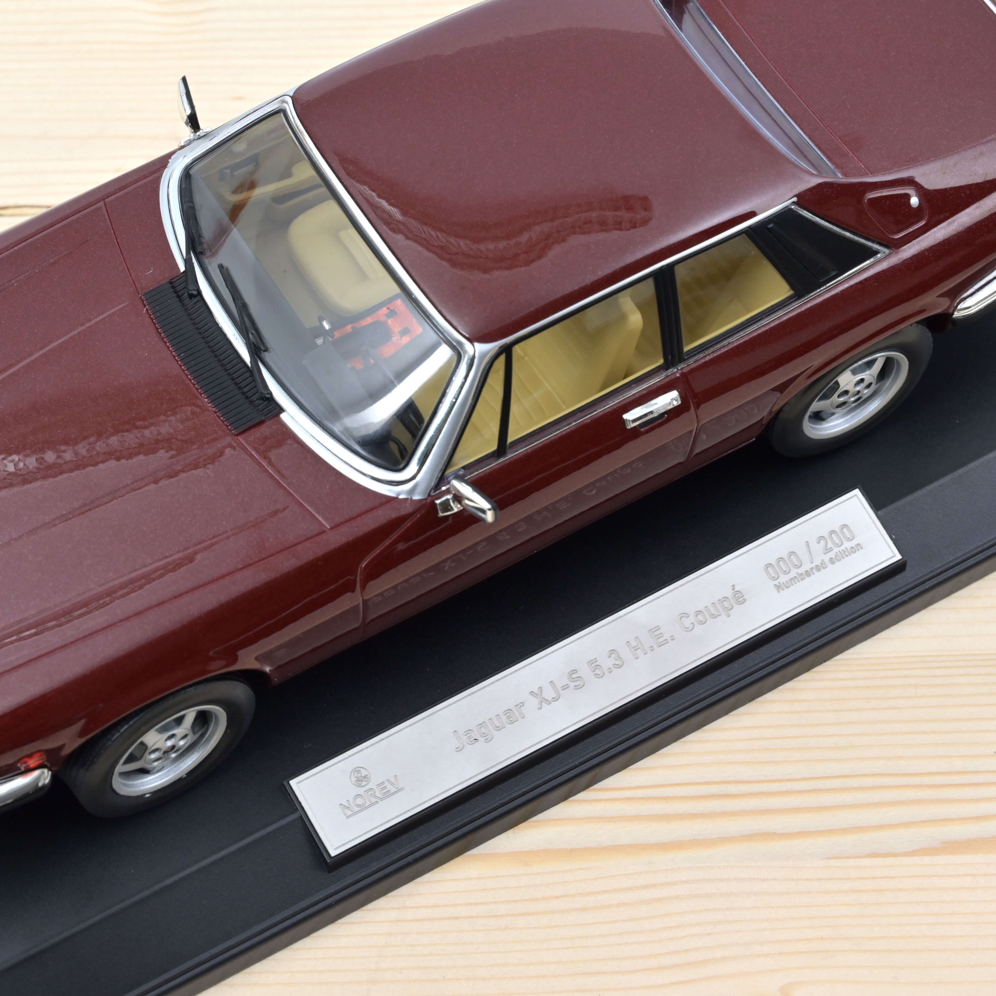 norev-jaguar-xj-s-5-3-h-e-coup-1982-modellino-auto-1-18-rosso-metallizzato-200pc image 3