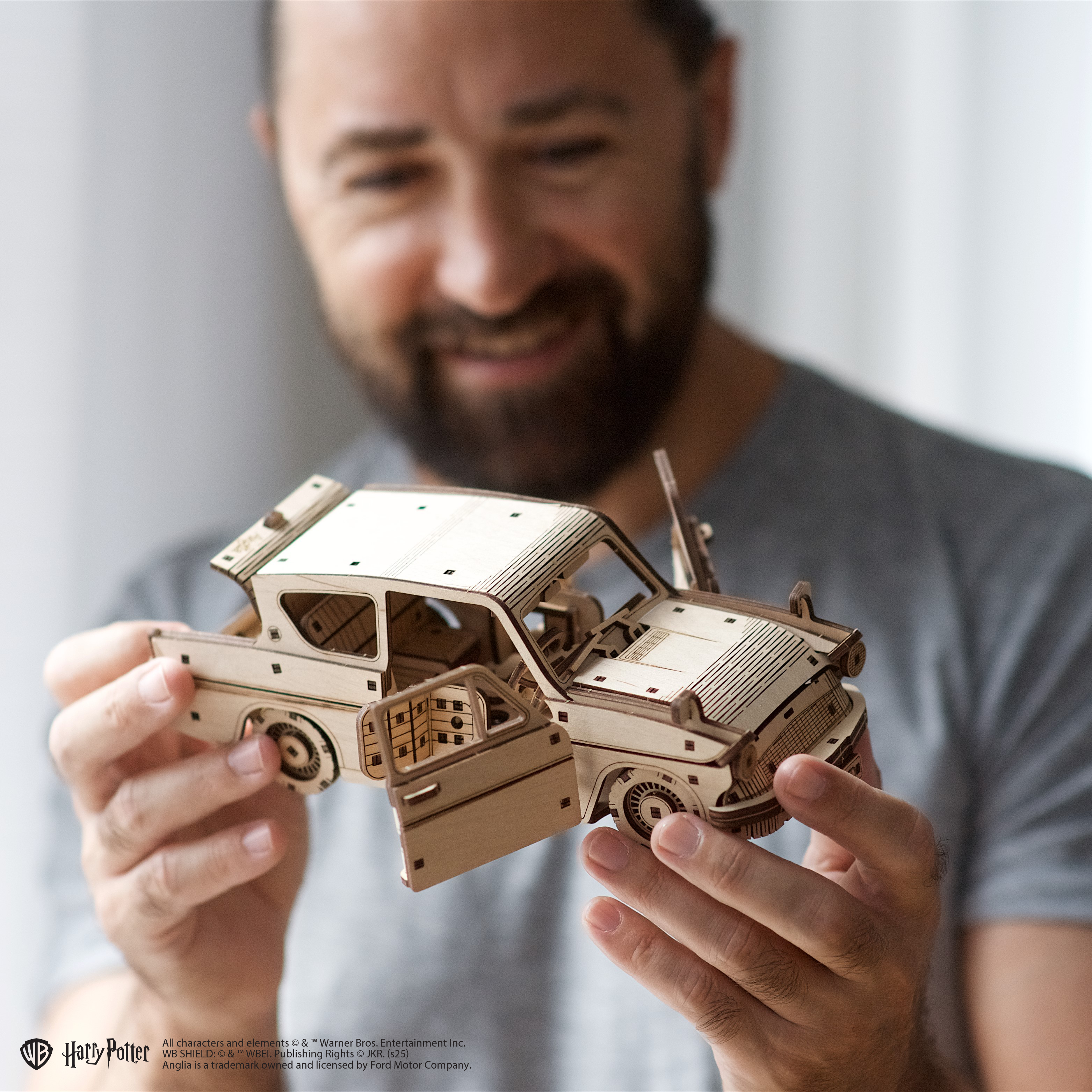 ugears-flying-ford-anglia-harry-potter-modellino-auto-magica-in-legno image 7