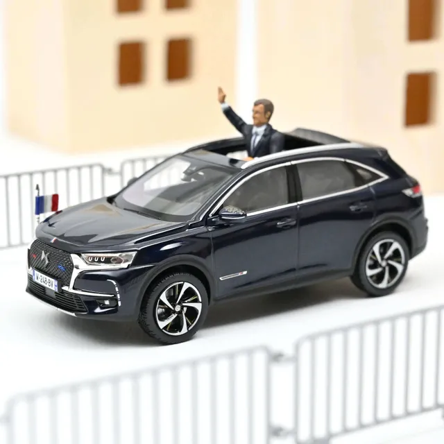 norev-ds-7-crossback-auto-presidenziale-emmanuel-macron-2017-1-43 image 1