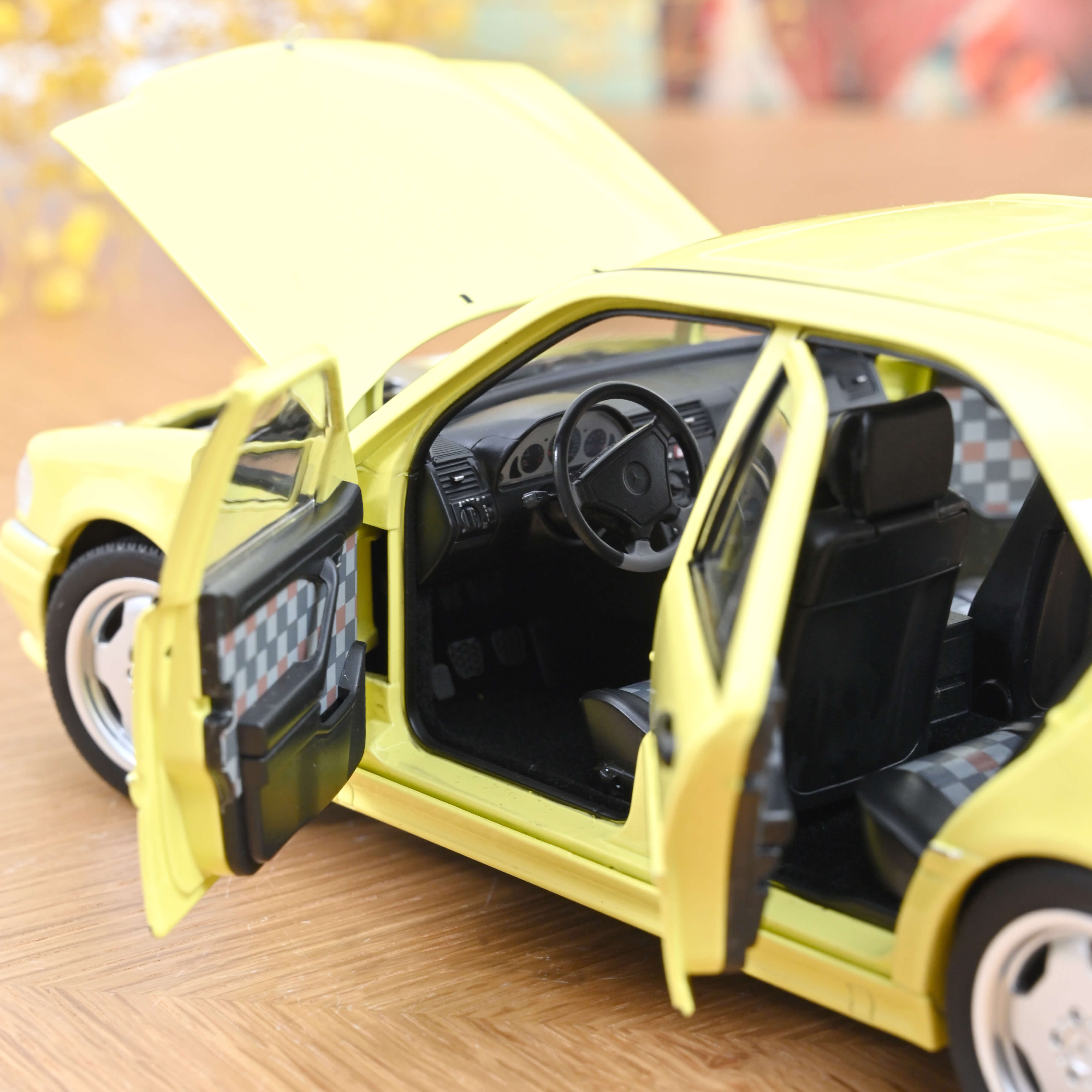 norev-mercedes-benz-c36-amg-1993-1-18-giallo-chiaro-200-pz image 4