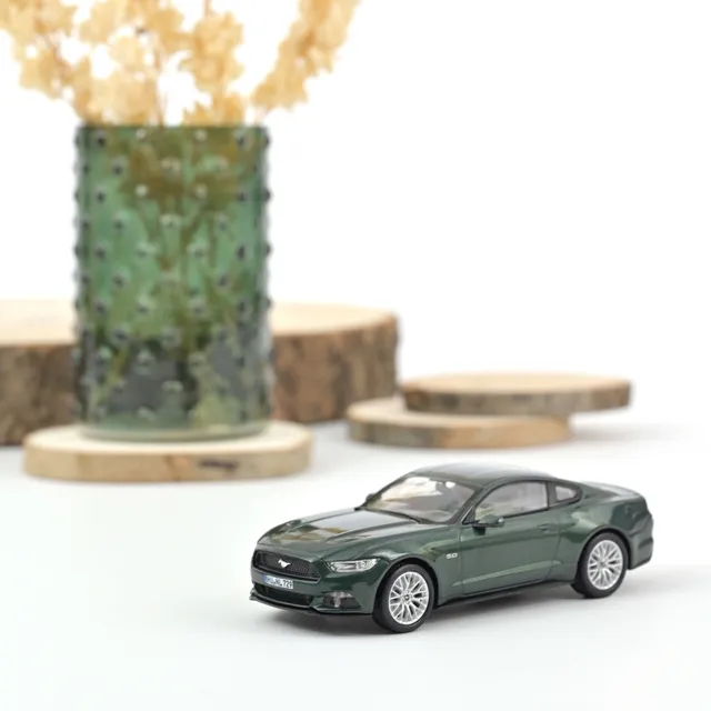 norev-ford-mustang-2015-modellino-auto-1-43-verde-metallizzato image 1