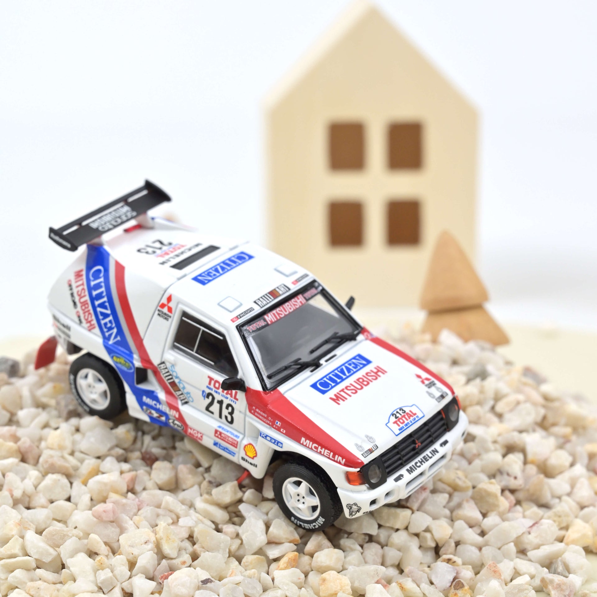 norev-mitsubishi-pajero-1992-dakar-rally-213-k-shinozuka-modellino-auto-1-43-2 image 1