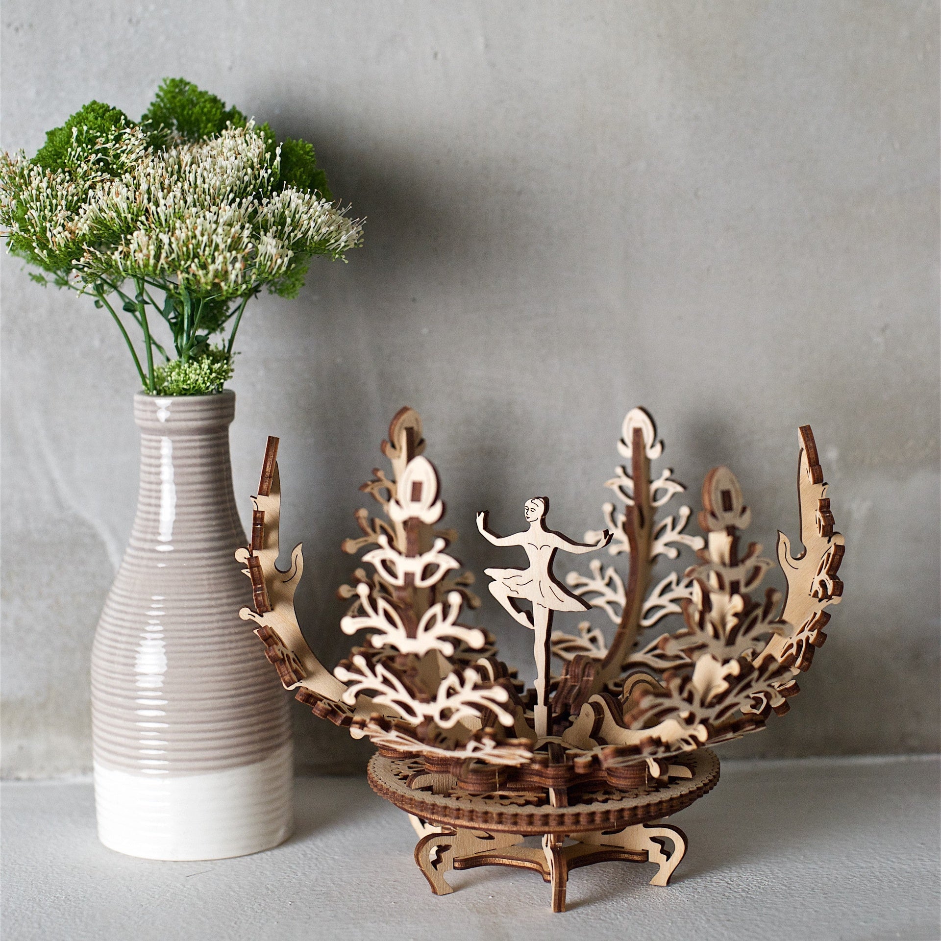 ugears-mechanical-flower-modello-meccanico-in-legno-con-scomparto-segreto image 7
