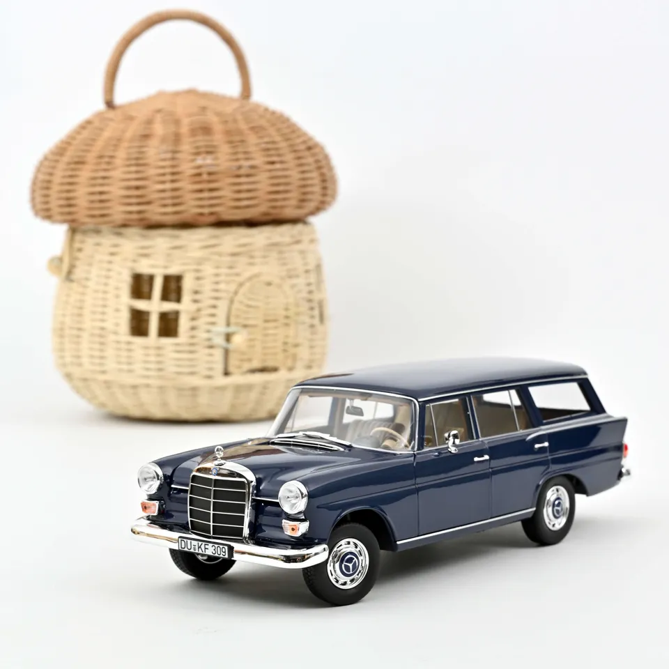norev-mercedes-benz-200-universal-1966-blu-scuro-modellino-auto-1-18 image 1