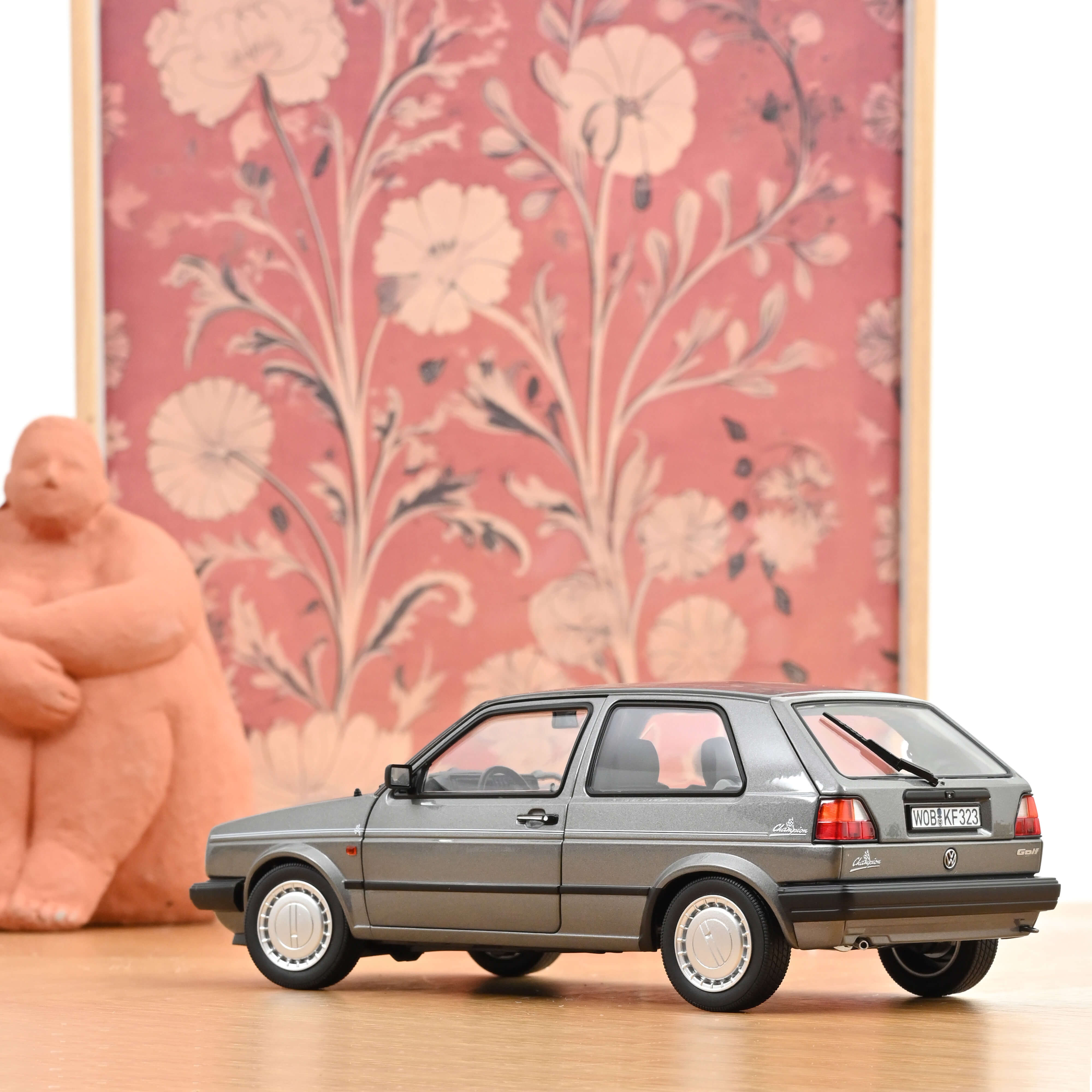 norev-vw-golf-champion-1990-modellino-auto-1-18-grigio-metallizzato image 3
