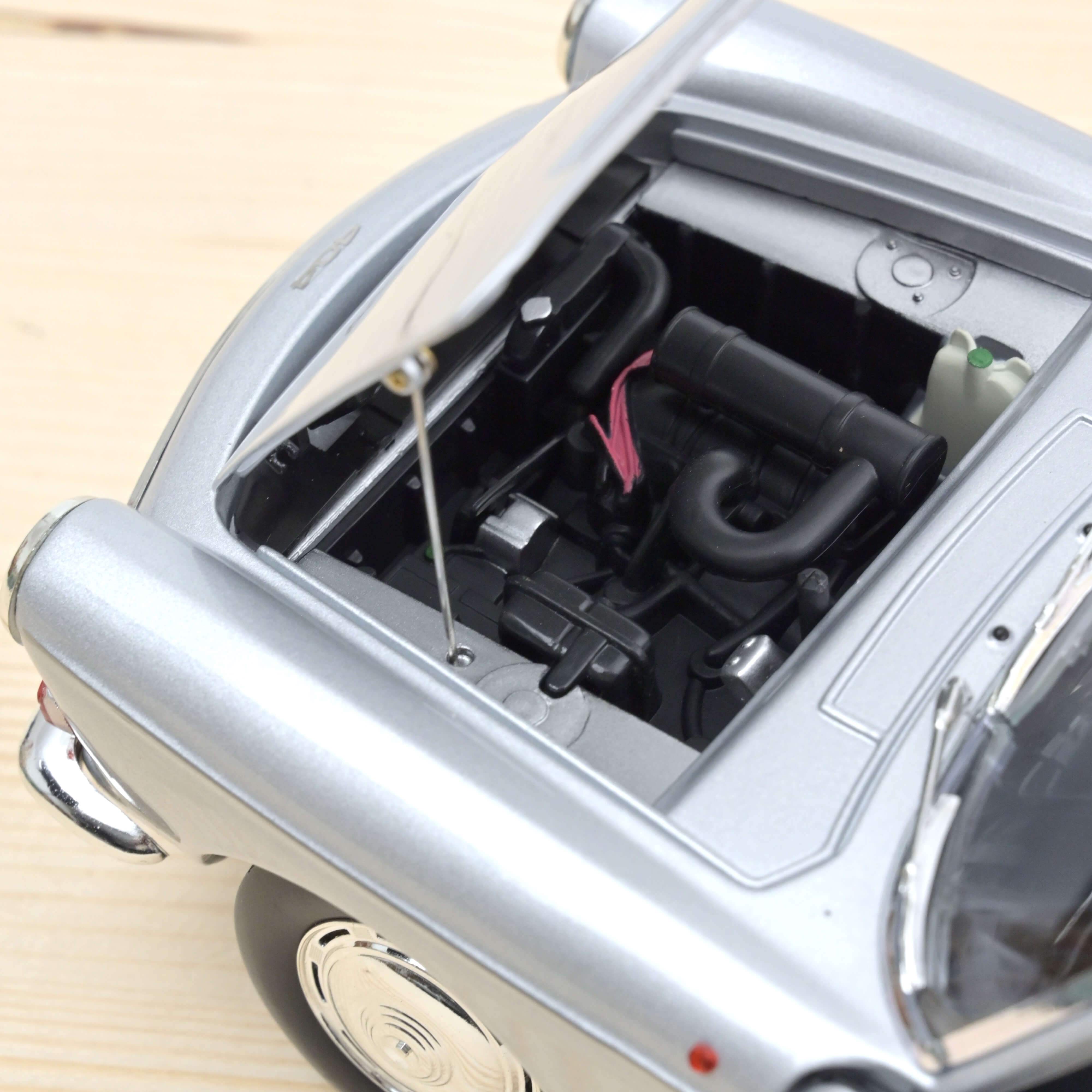 norev-peugeot-404-cabriolet-1967-argent-1-18-modellino-auto-d-epoca image 4