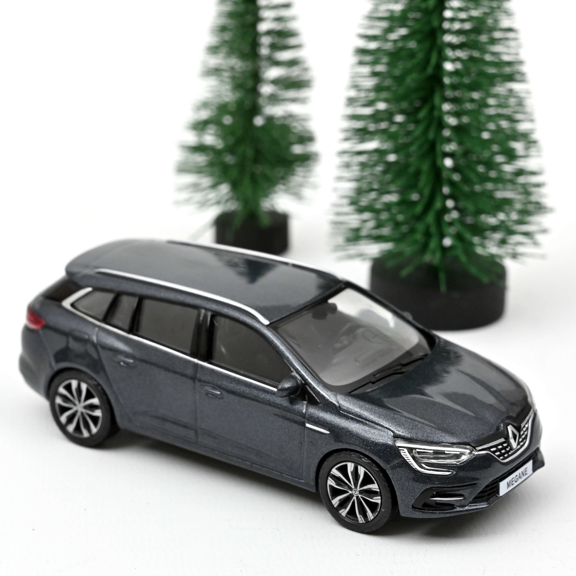 norev-renault-megane-sport-tourer-2020-grigio-titanium-modellino-auto-1-43 image 1
