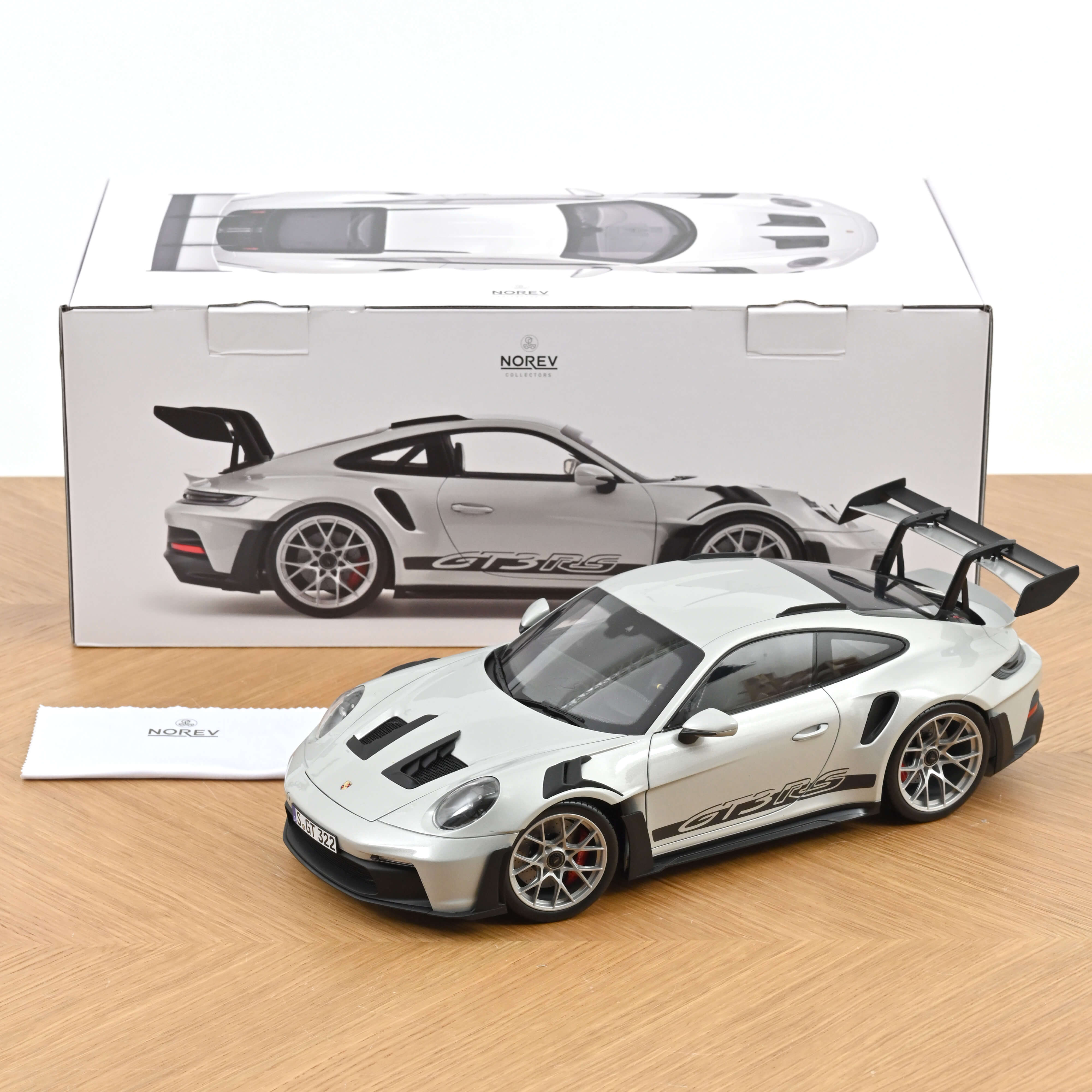 norev-porsche-911-gt3-rs-992-2022-argento-gt-metallizzato-nero-1-12-500-pz image 8