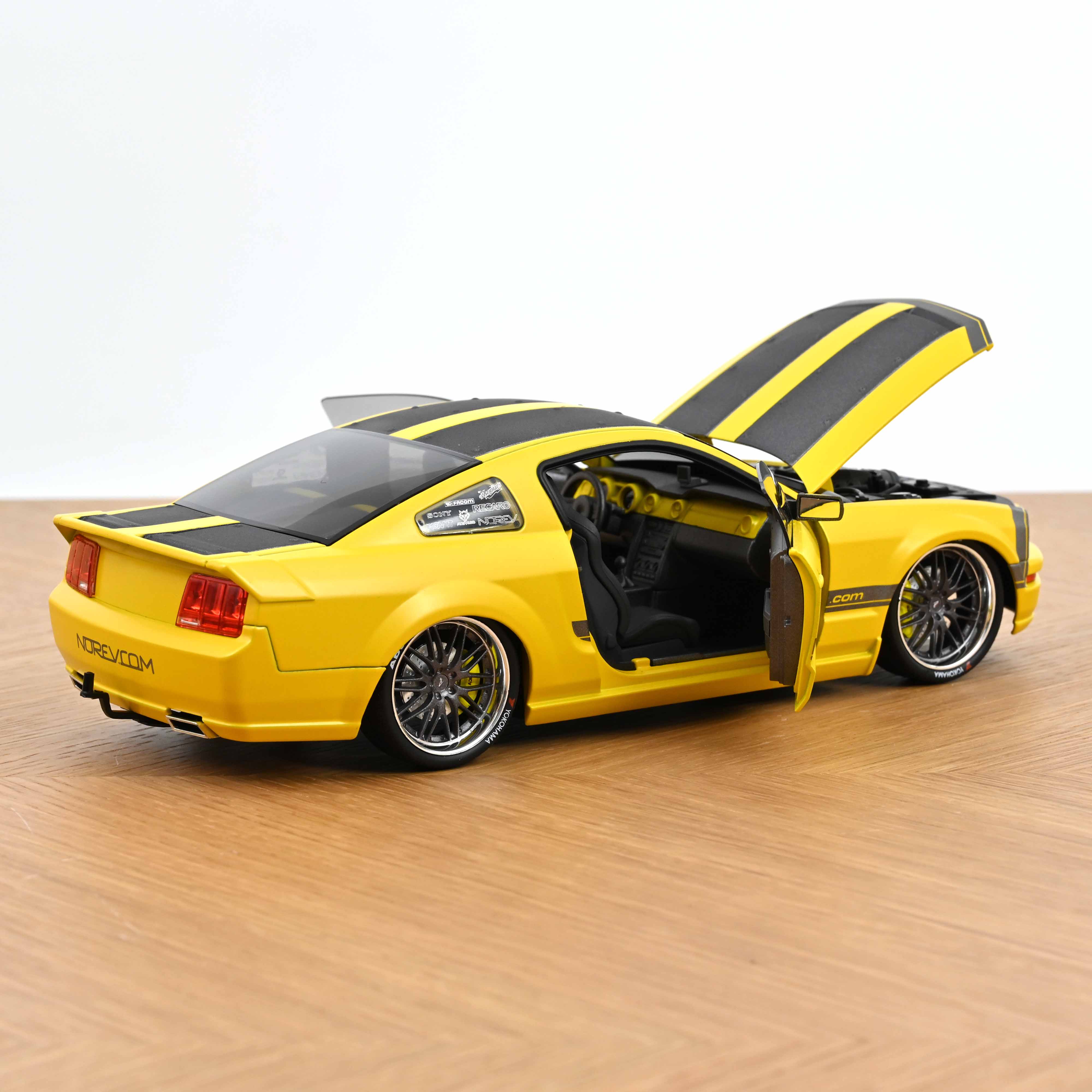 norev-mustang-jet-ski-parotech-giallo-cesam-modellino-1-18 image 7