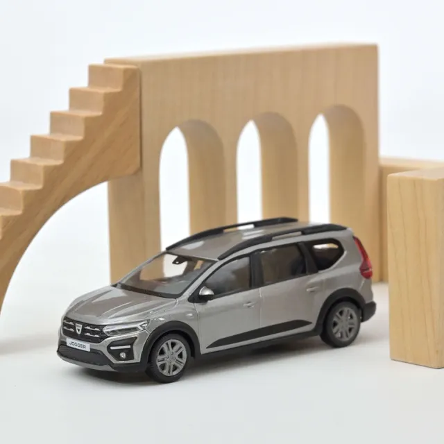 norev-dacia-jogger-2022-grigio-moonstone-1-43-modellino-auto-moderna-da-collezio image 1