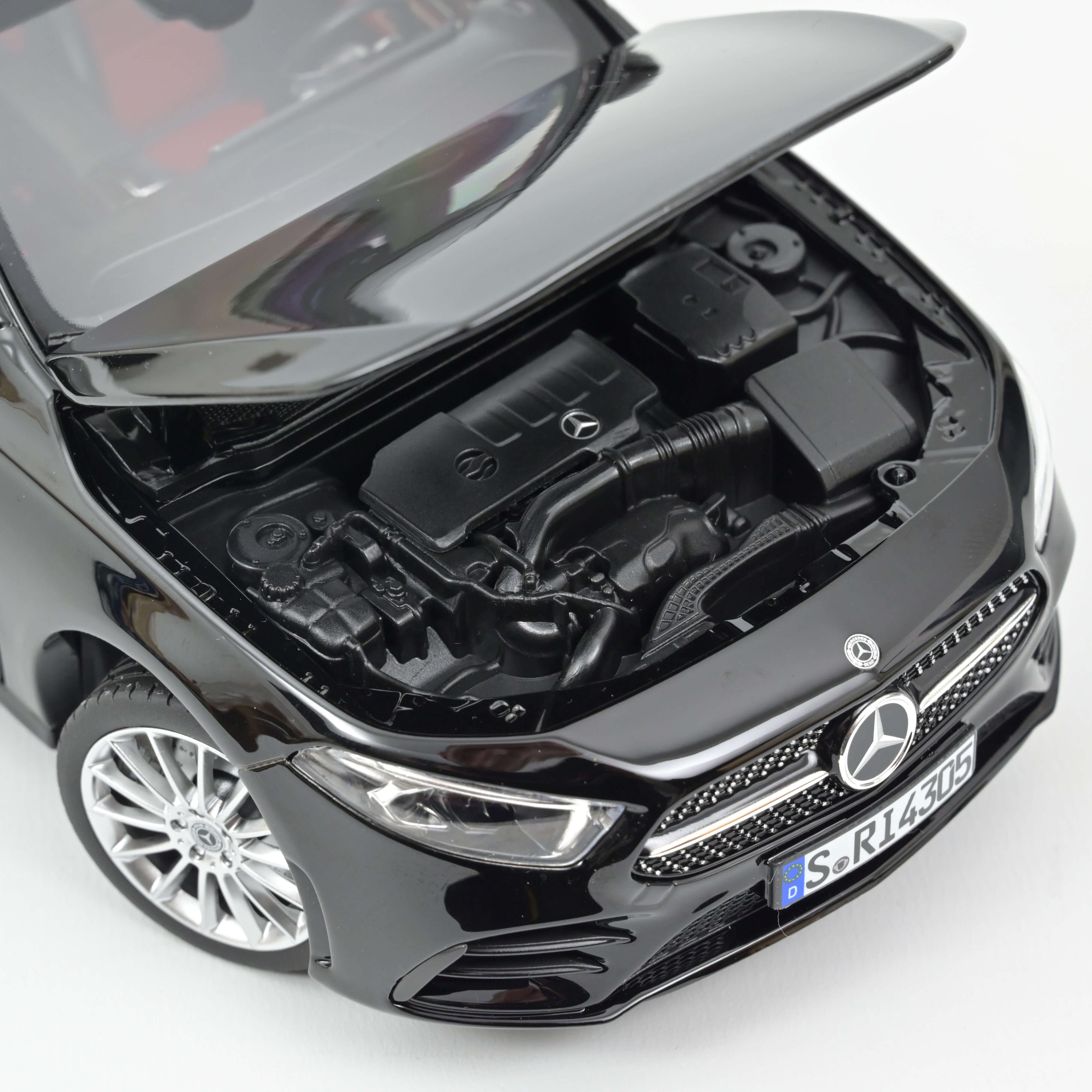 norev-mercedes-benz-classe-a-amg-line-2018-modellino-auto-1-18-nero image 3
