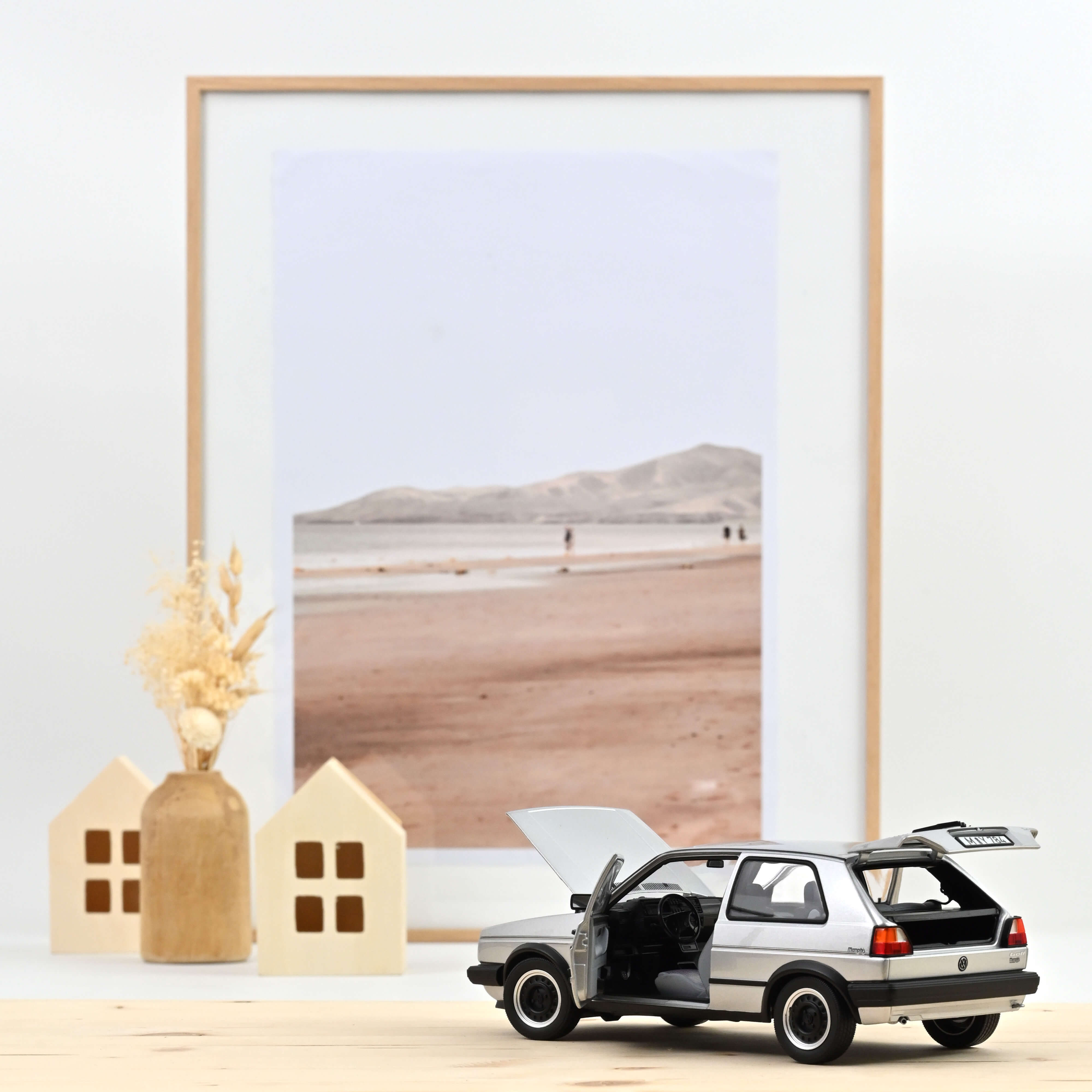 norev-vw-golf-2-memphis-1988-modellino-auto-1-18-grigio-argento-200-pezzi image 2
