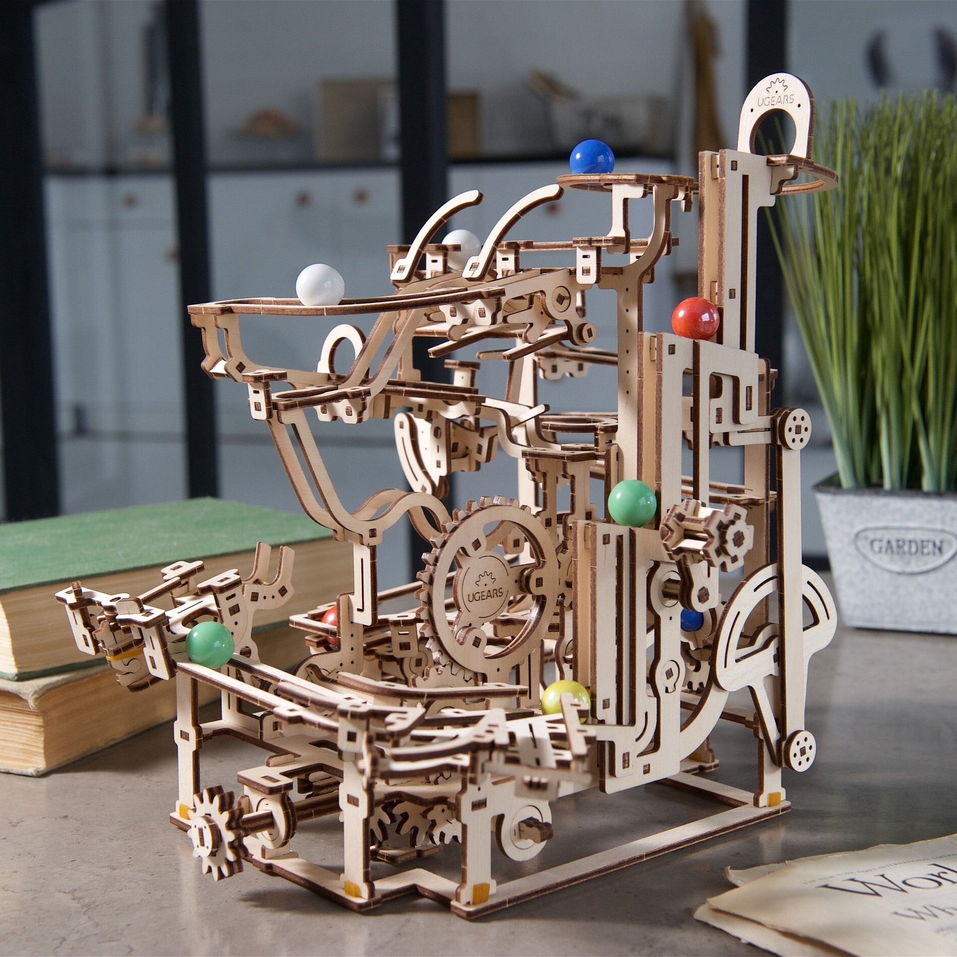 ugears-marble-run-tiered-hoist-pista-per-biglie-meccanica-in-legno image 8