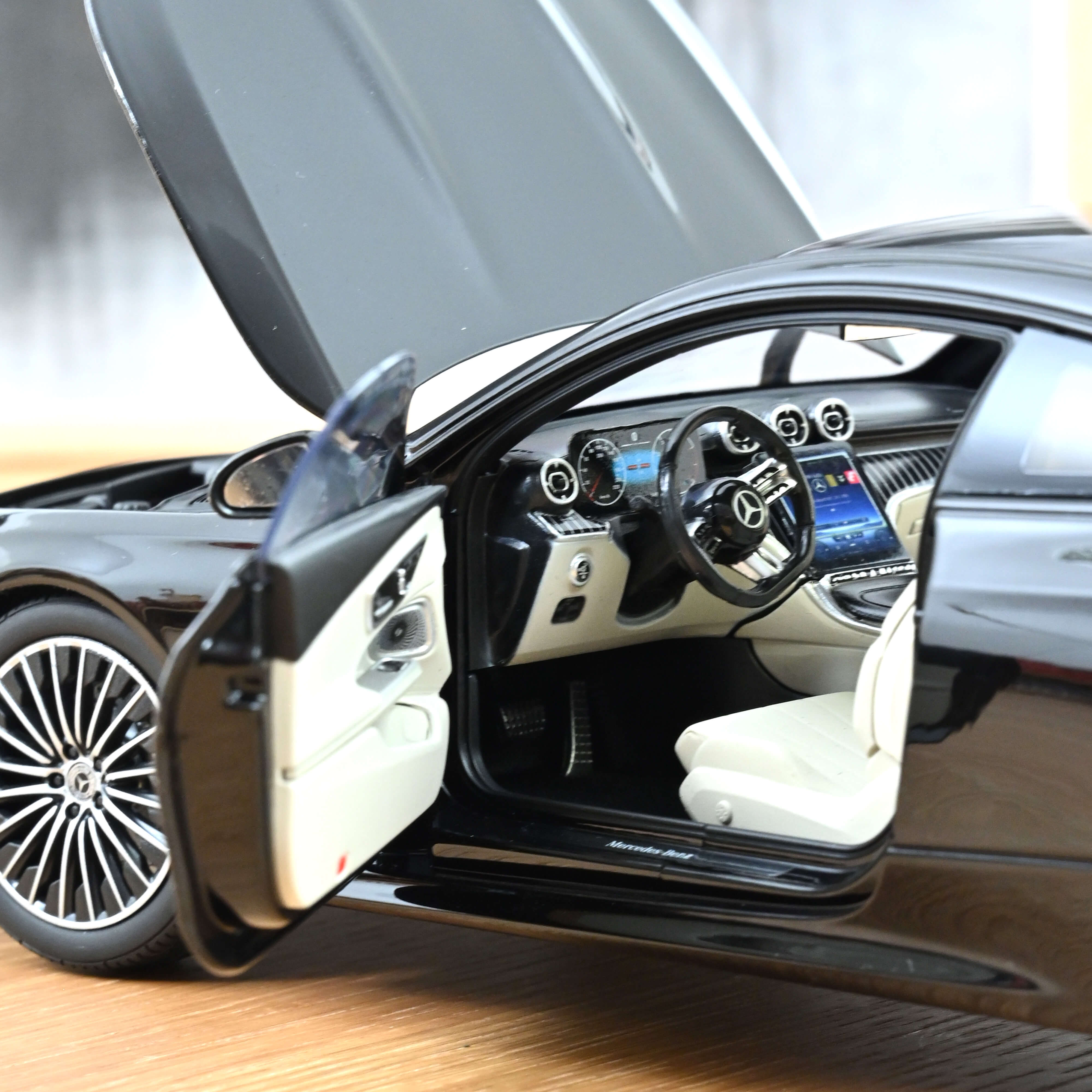 norev-mercedes-benz-cle-coup-2024-modellino-1-18-nero-ossidiana-metallizzato image 5