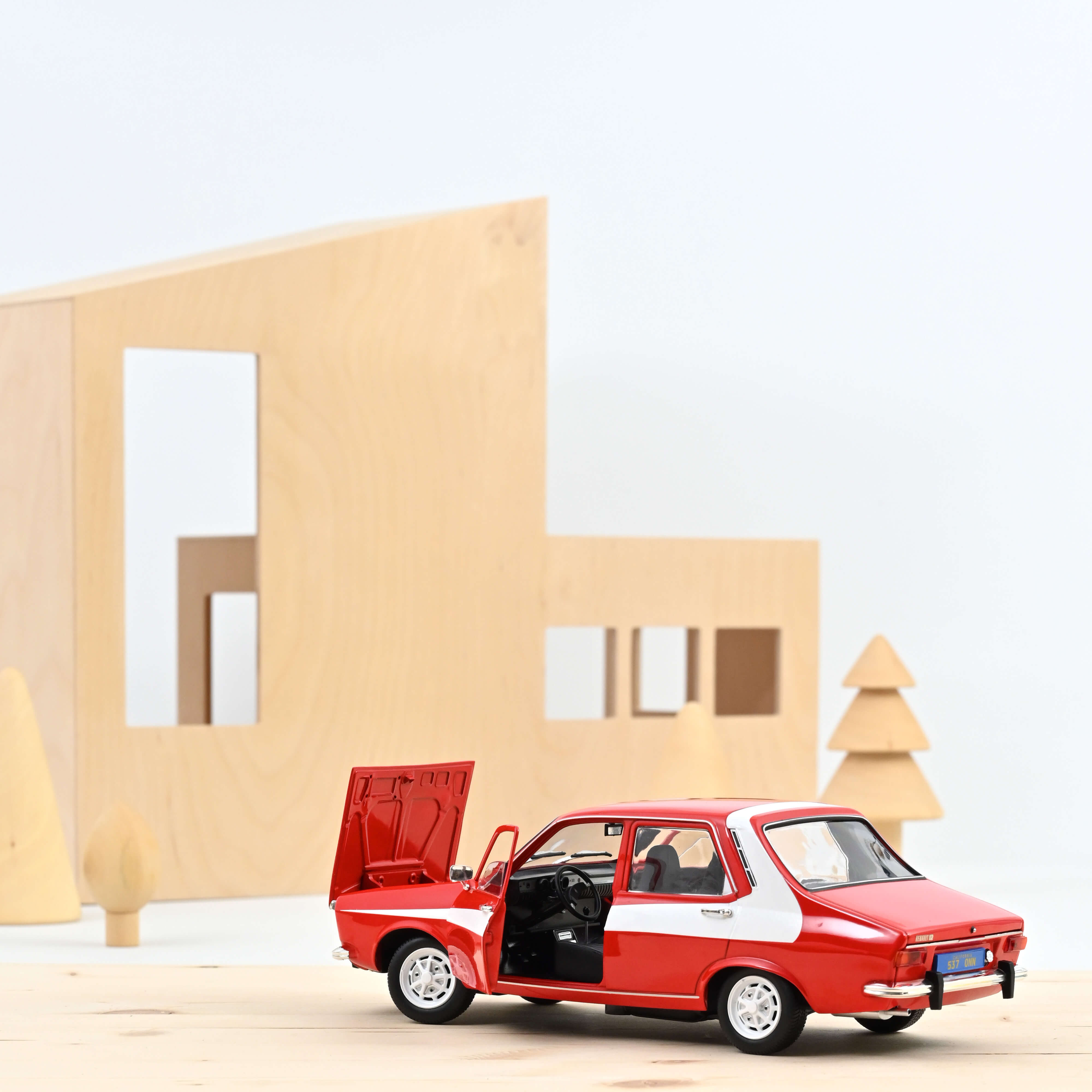 norev-renault-12-1975-rouge-d-cor-blanc-edizione-300-pz-modellino-1-18 image 2