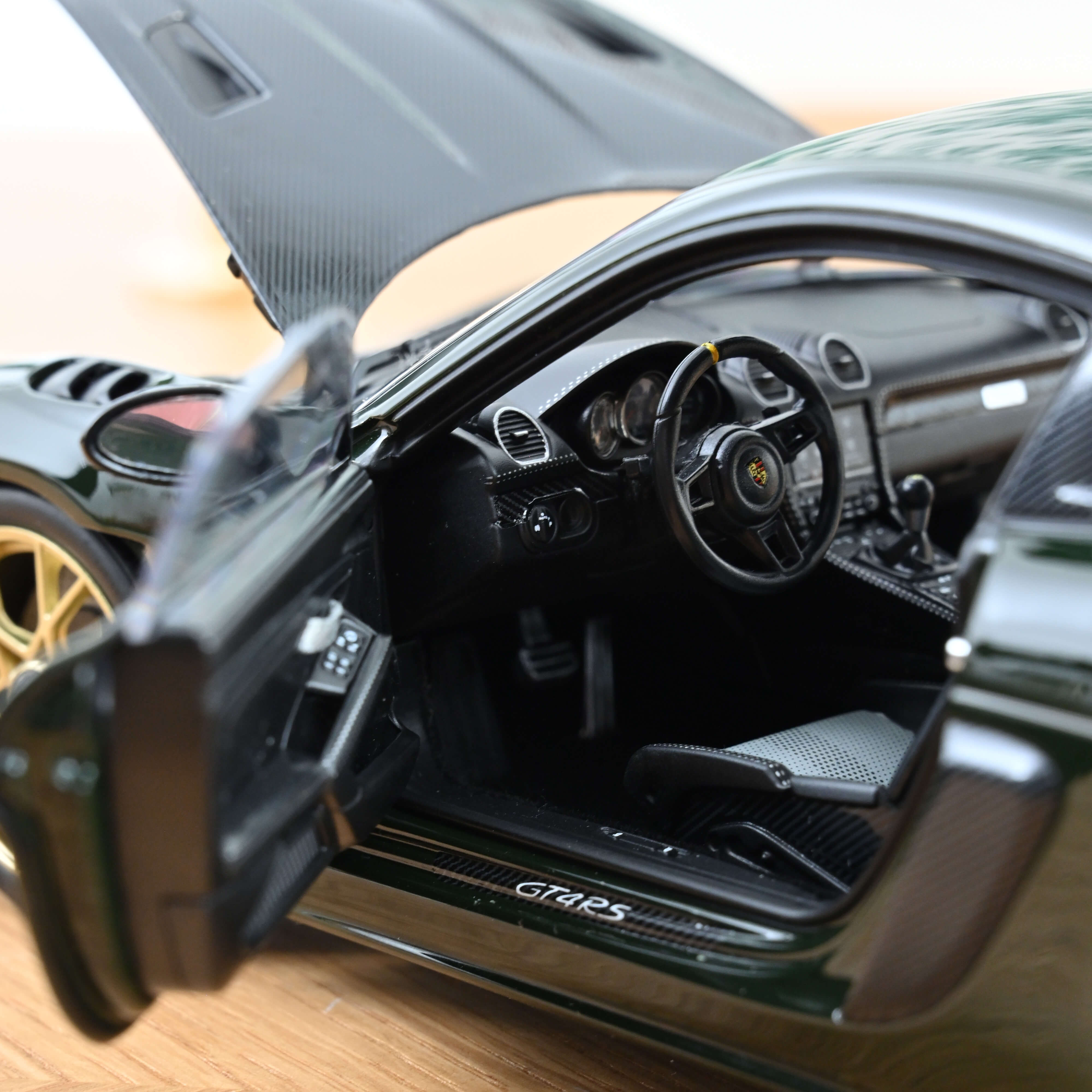 norev-porsche-cayman-gt4-rs-pack-weissach-2023-modellino-auto-1-18-verde-brewste image 4
